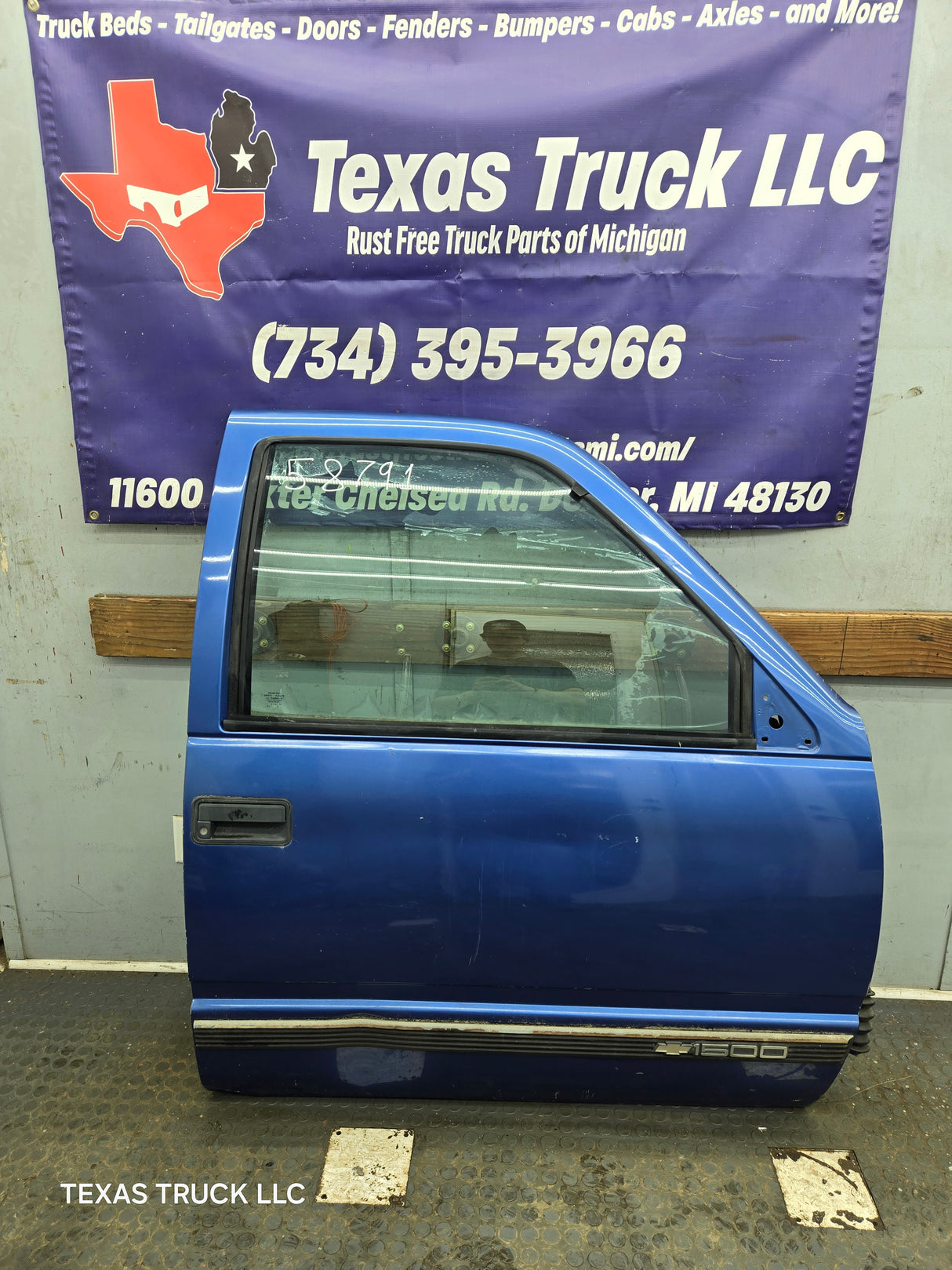 1988-2000 Chevrolet Silverado Suburban GMC Sierra RH Front Passenger Door 1500 2500 3500