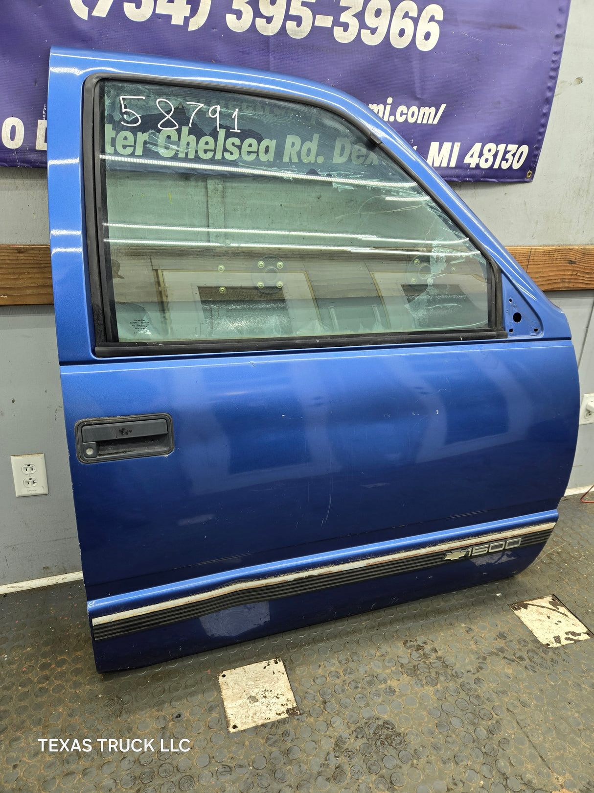 1988-2000 Chevrolet Silverado Suburban GMC Sierra RH Front Passenger Door 1500 2500 3500