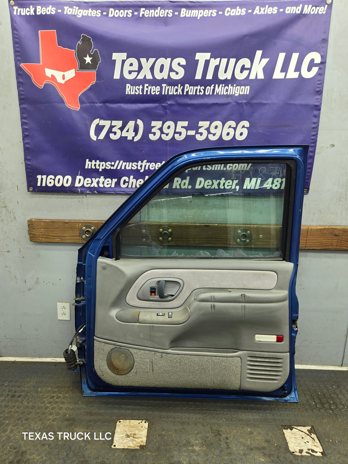 1988-2000 Chevrolet Silverado Suburban GMC Sierra RH Front Passenger Door 1500 2500 3500
