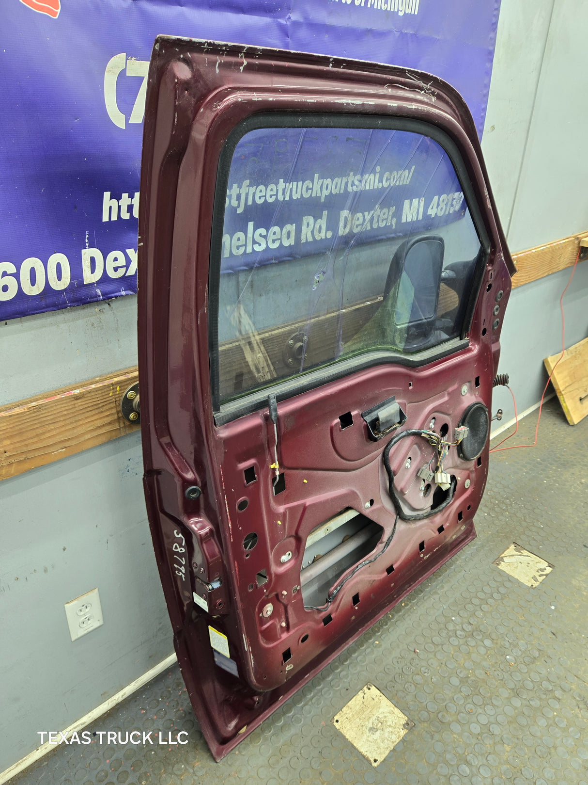 1999-2011 Ford Super Duty LH Driver Side Front Door F250 F350 F450 F550