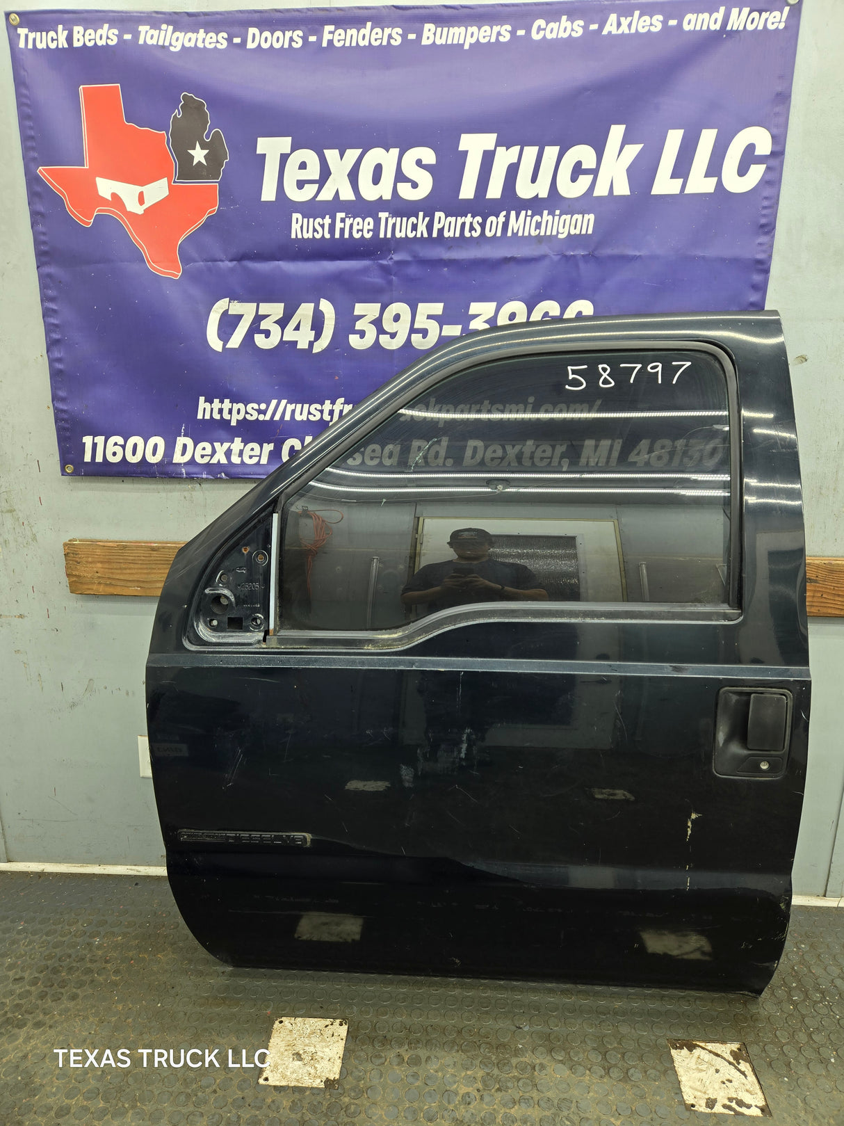 1999-2011 Ford Super Duty LH Driver Side Front Door F250 F350 F450 F550 *Damage