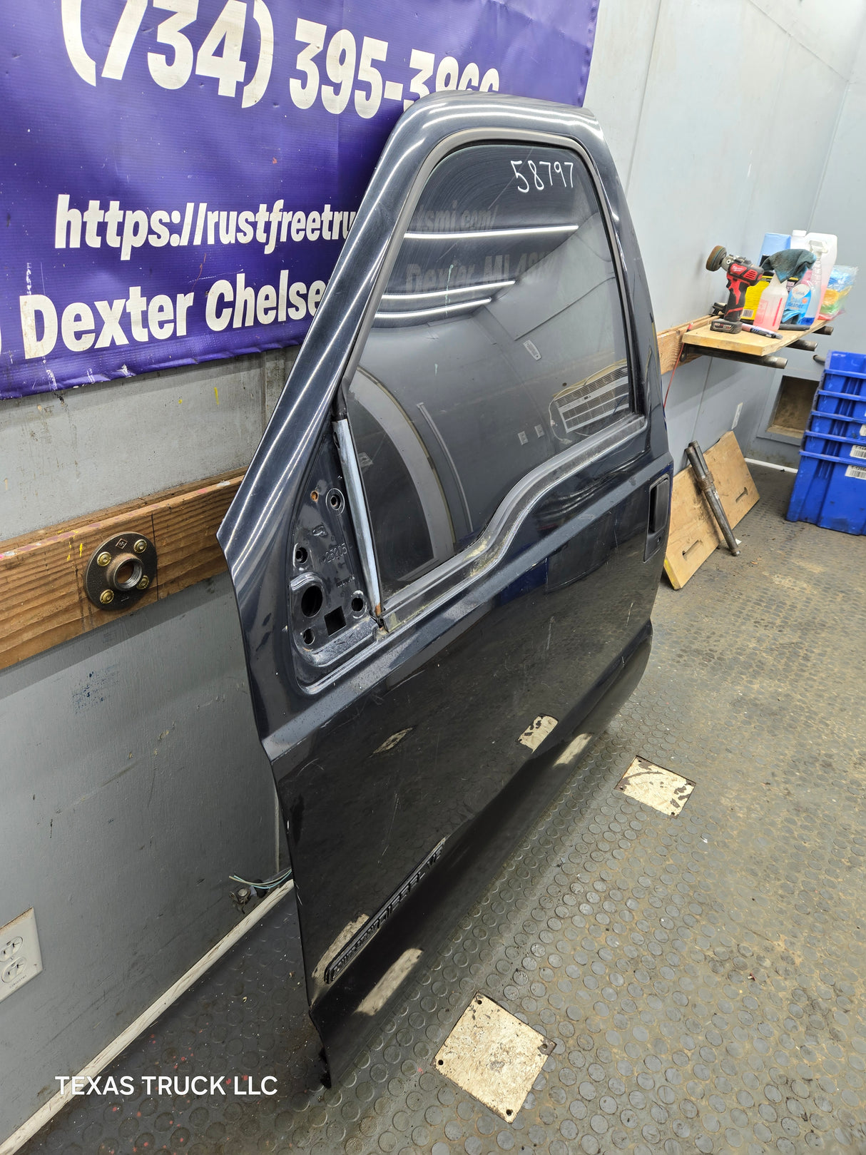 1999-2011 Ford Super Duty LH Driver Side Front Door F250 F350 F450 F550 *Damage