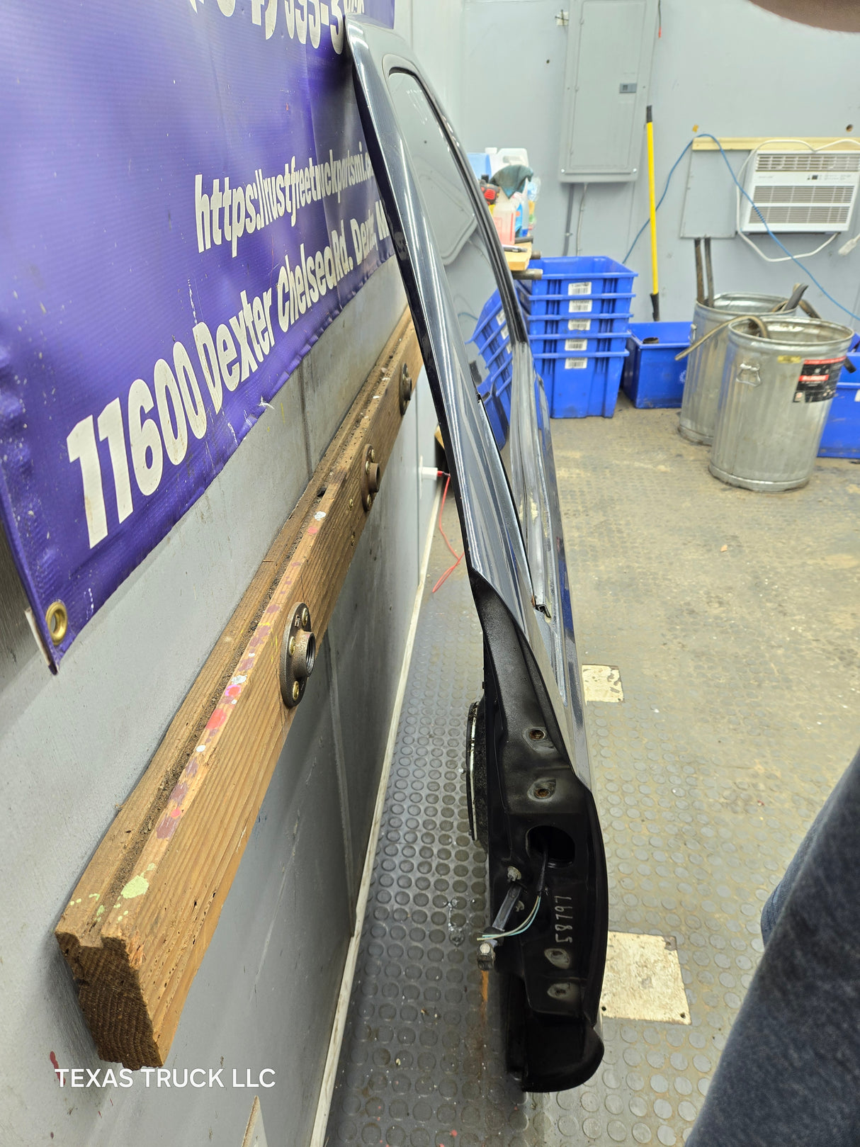 1999-2011 Ford Super Duty LH Driver Side Front Door F250 F350 F450 F550 *Damage