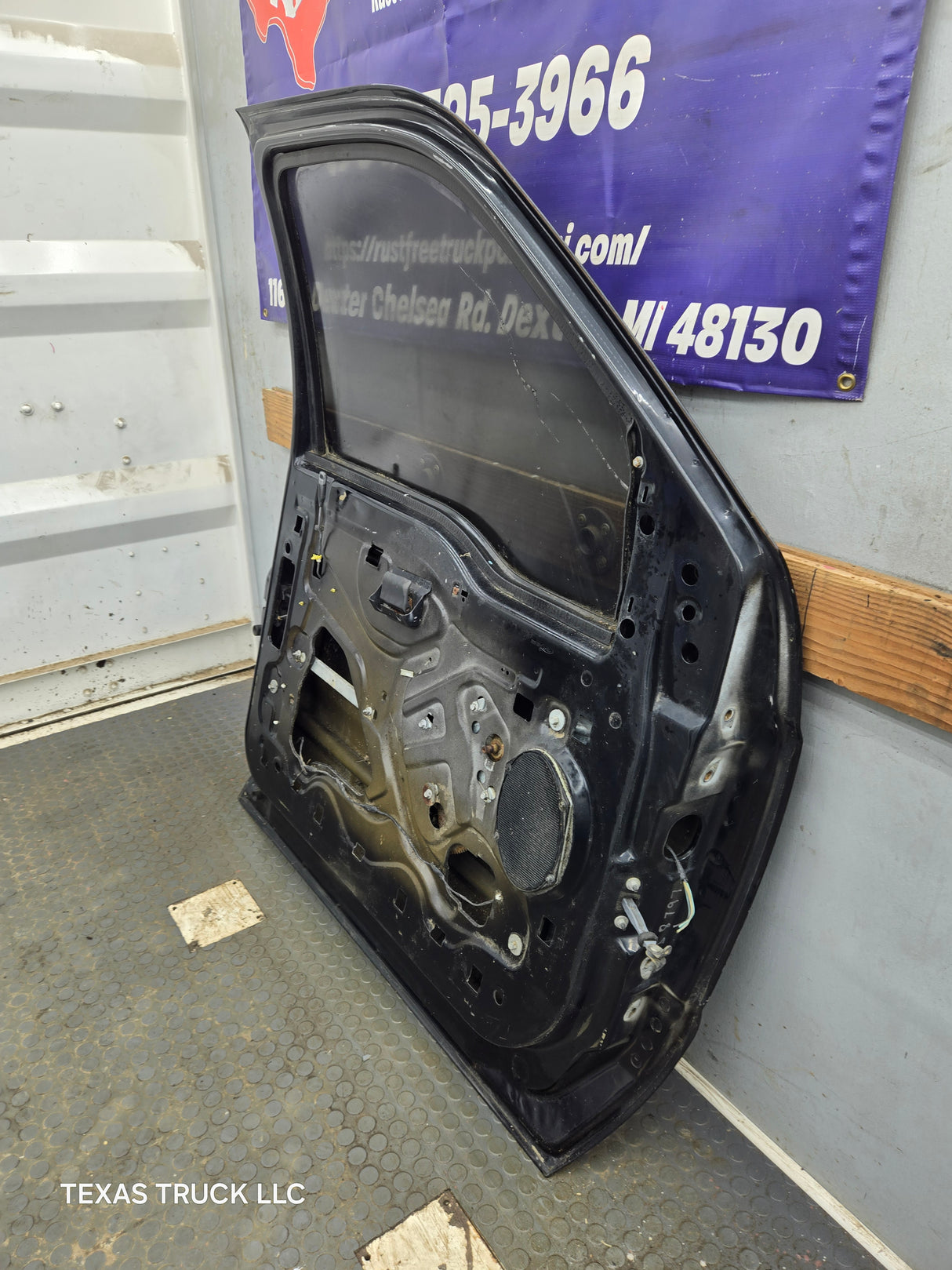 1999-2011 Ford Super Duty LH Driver Side Front Door F250 F350 F450 F550 *Damage