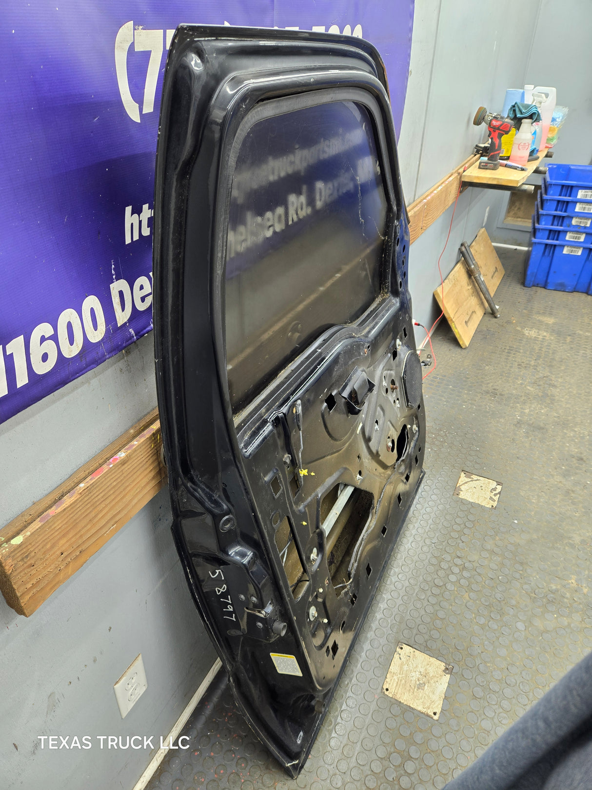1999-2011 Ford Super Duty LH Driver Side Front Door F250 F350 F450 F550 *Damage