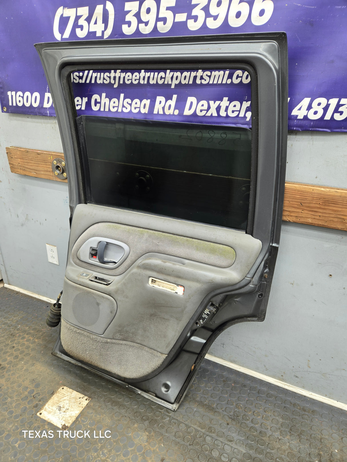 1996-1999 Chevrolet Tahoe / GMC Yukon 1500 2500HD Rear Passenger side rear door RH