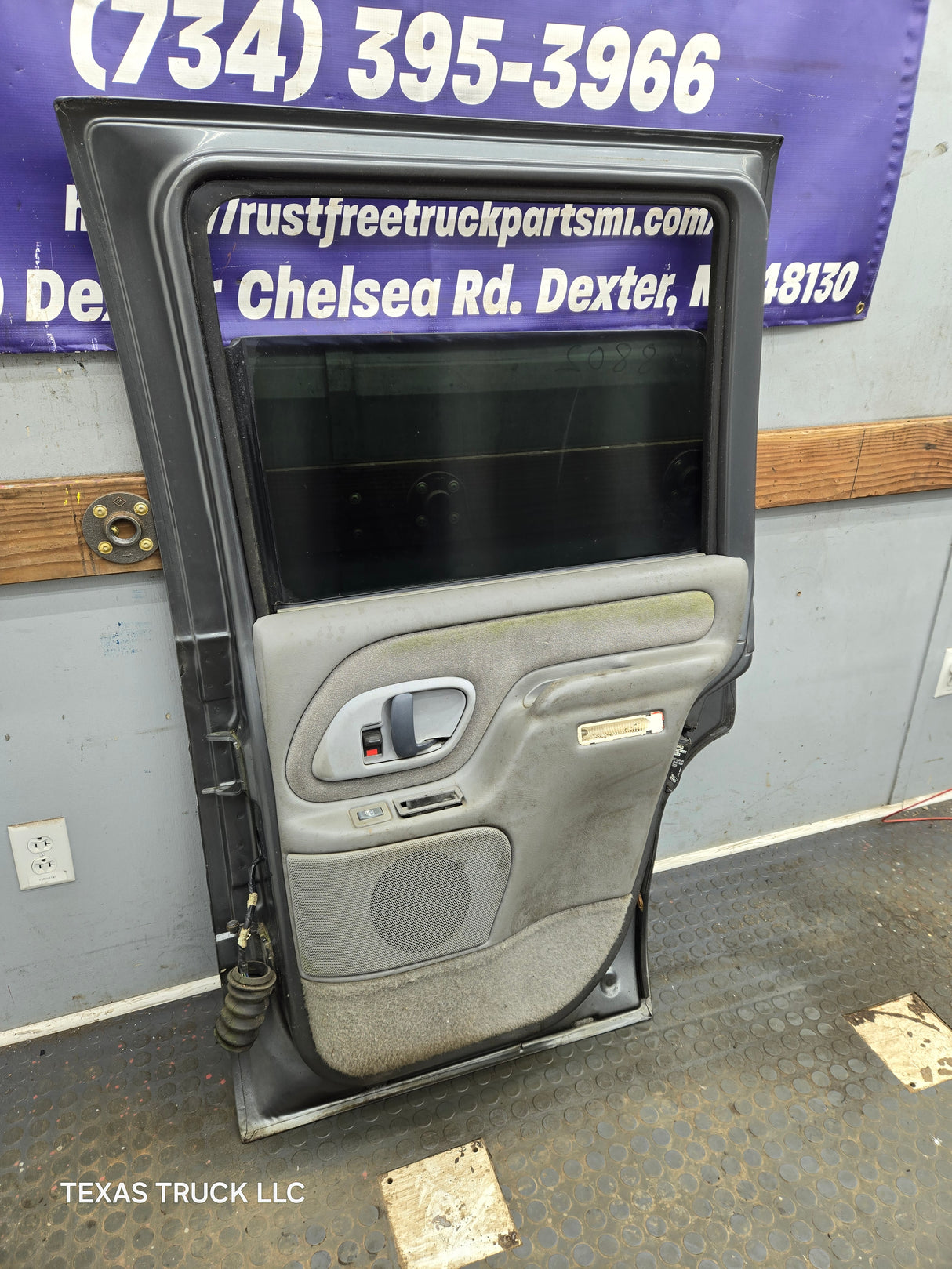 1996-1999 Chevrolet Tahoe / GMC Yukon 1500 2500HD Rear Passenger side rear door RH