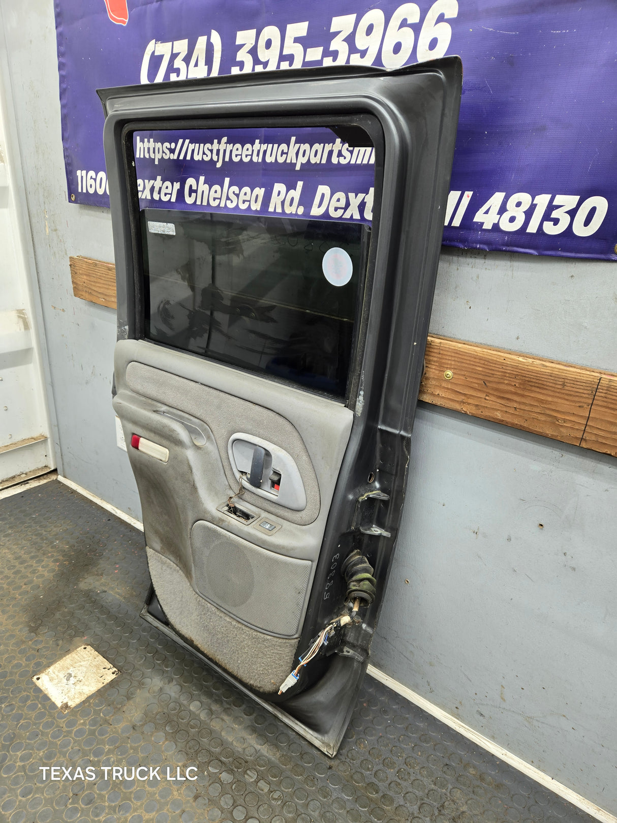 1996-1999 Chevrolet Tahoe / GMC Yukon 1500 2500HD Rear Driver side rear door LH