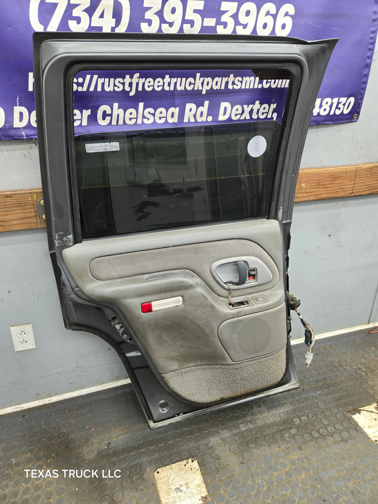 1996-1999 Chevrolet Tahoe / GMC Yukon 1500 2500HD Rear Driver side rear door LH