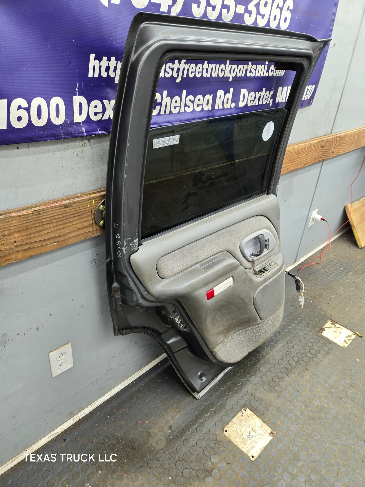 1996-1999 Chevrolet Tahoe / GMC Yukon 1500 2500HD Rear Driver side rear door LH