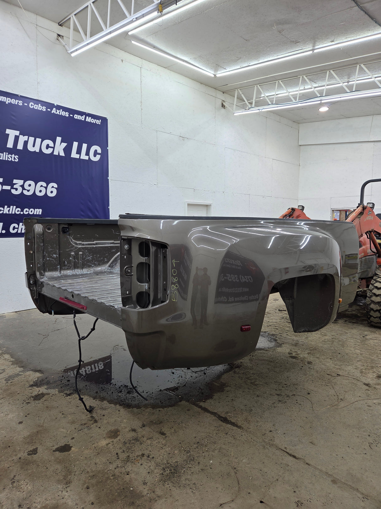 2014-2019 Chevrolet Silverado / GMC Sierra 3500 HD 8' Dually Truck Bed