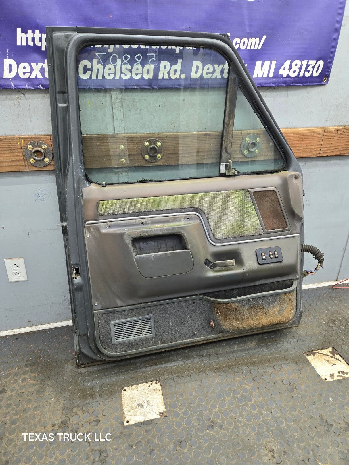 1987-1997 Ford F Series F250 F350 F450 F550 Driver Side Front Door LH