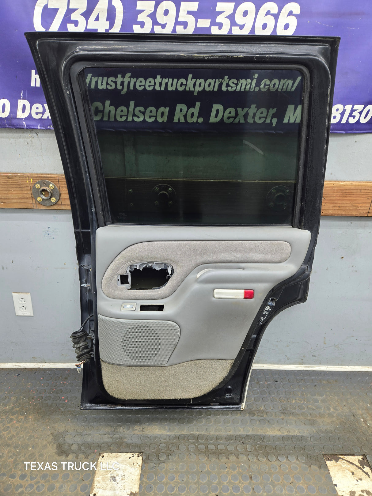 1996-1999 Chevrolet Tahoe / GMC Yukon 1500 2500HD Rear Passenger side rear door RH