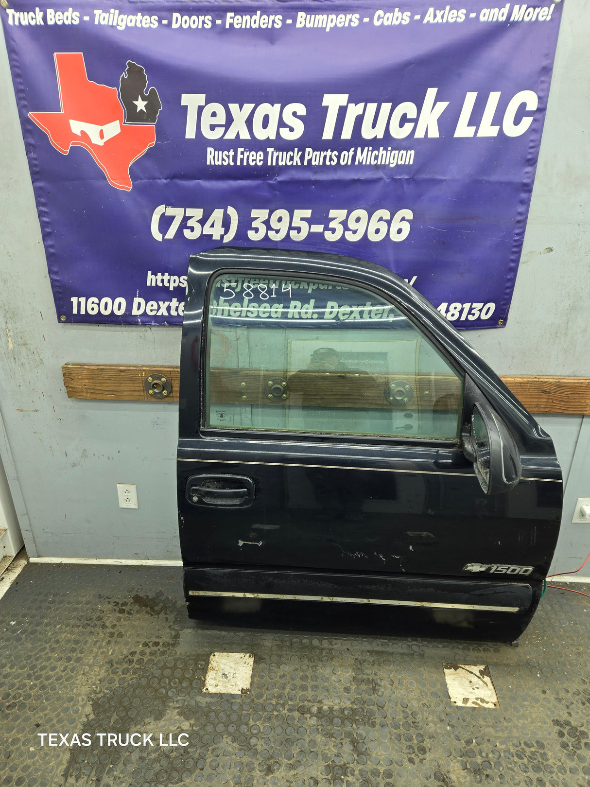 1999-2006 Chevrolet Silverado / GMC Sierra 1500 2500 3500 HD Front Passenger Side Door RH