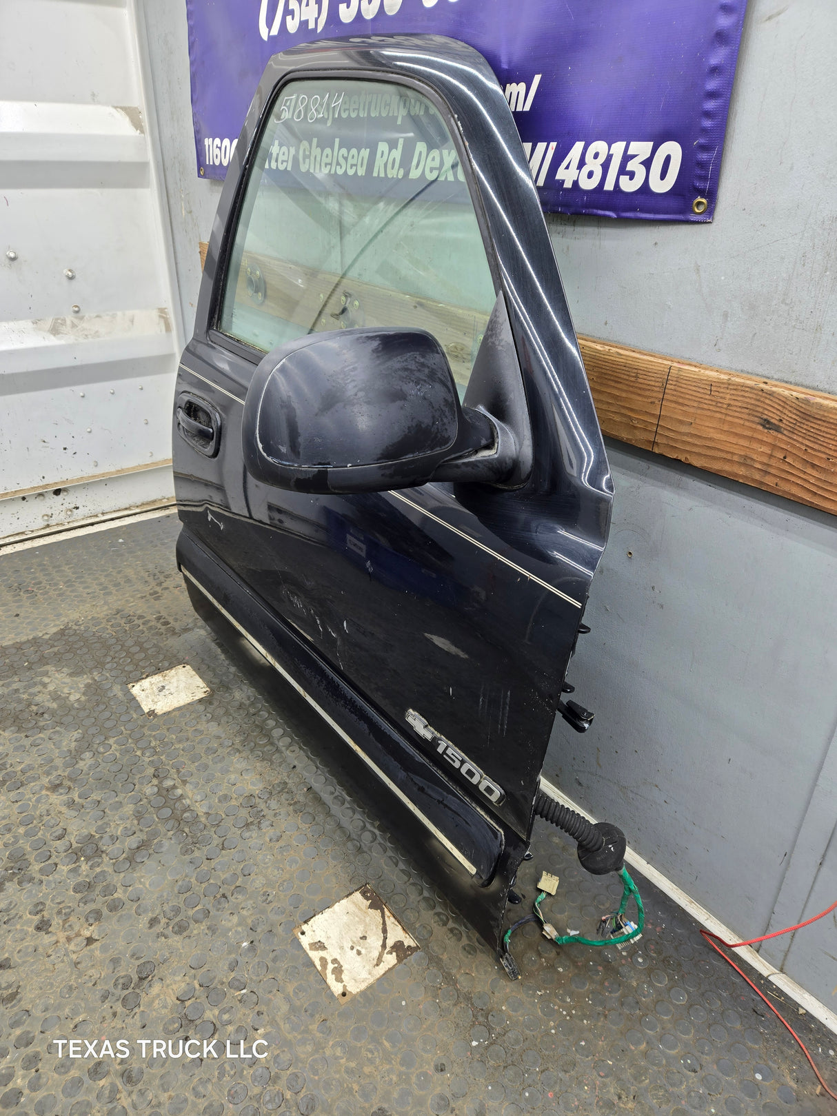 1999-2006 Chevrolet Silverado / GMC Sierra 1500 2500 3500 HD Front Passenger Side Door RH