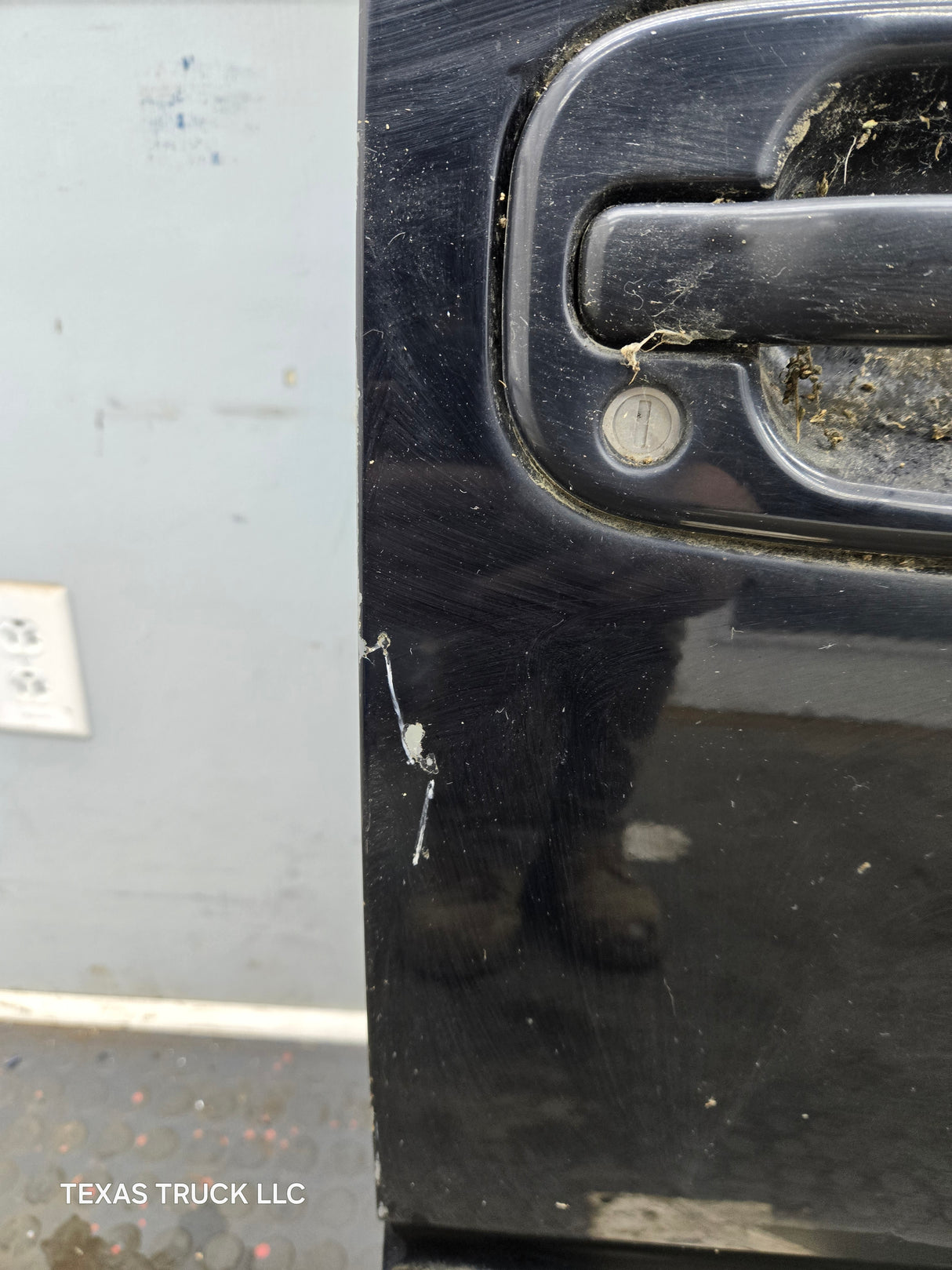 1999-2006 Chevrolet Silverado / GMC Sierra 1500 2500 3500 HD Front Passenger Side Door RH