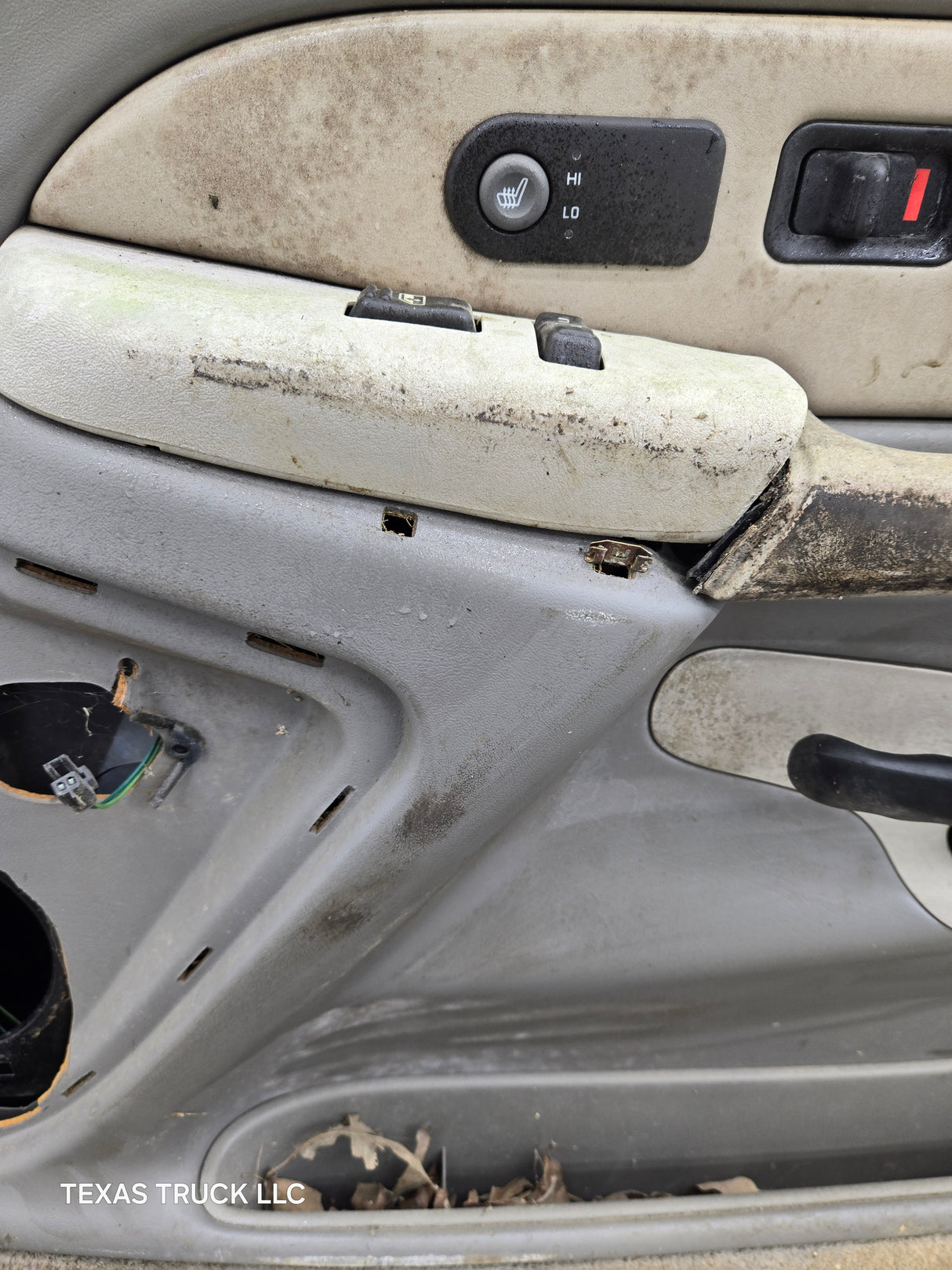 1999-2006 Chevrolet Silverado / GMC Sierra 1500 2500 3500 HD Front Passenger Side Door RH