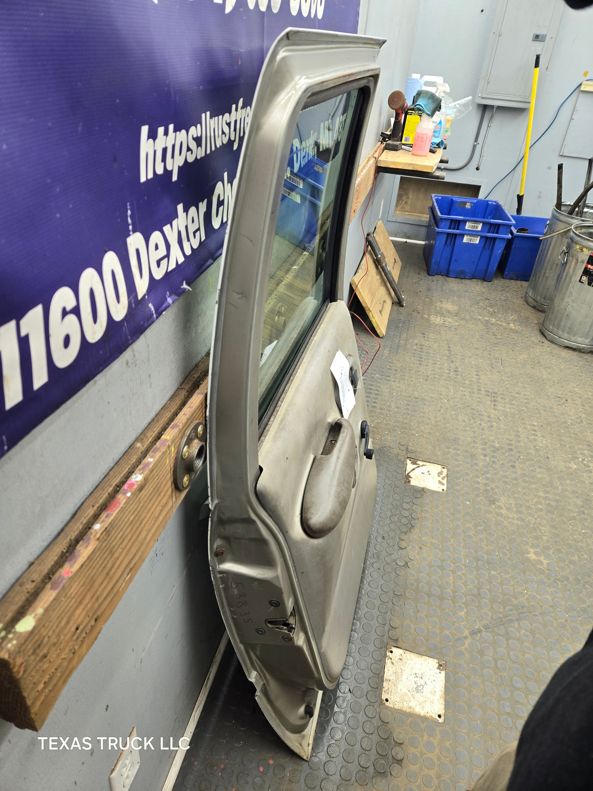 1992-2000 Chevrolet Silverado Suburban GMC Sierra K1500 K2500 K3500 Crew Cab LH Rear Driver Side Door