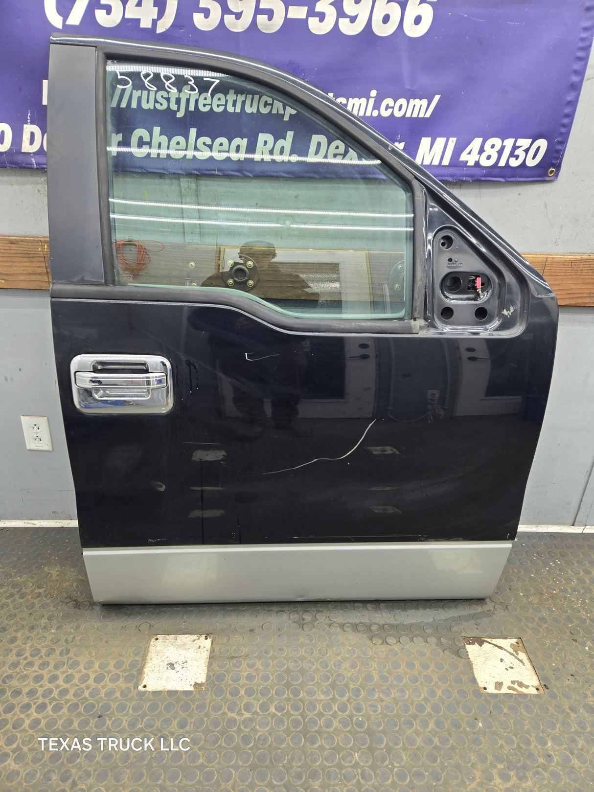 2004-2008 Ford F150 RH Passenger Front CREW Cab Door