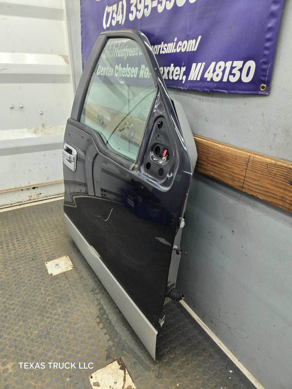 2004-2008 Ford F150 RH Passenger Front CREW Cab Door