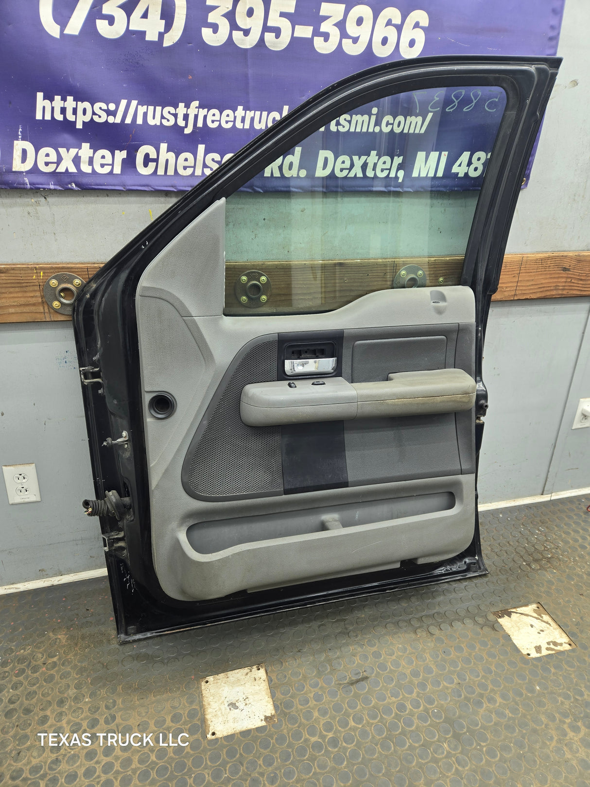 2004-2008 Ford F150 RH Passenger Front CREW Cab Door