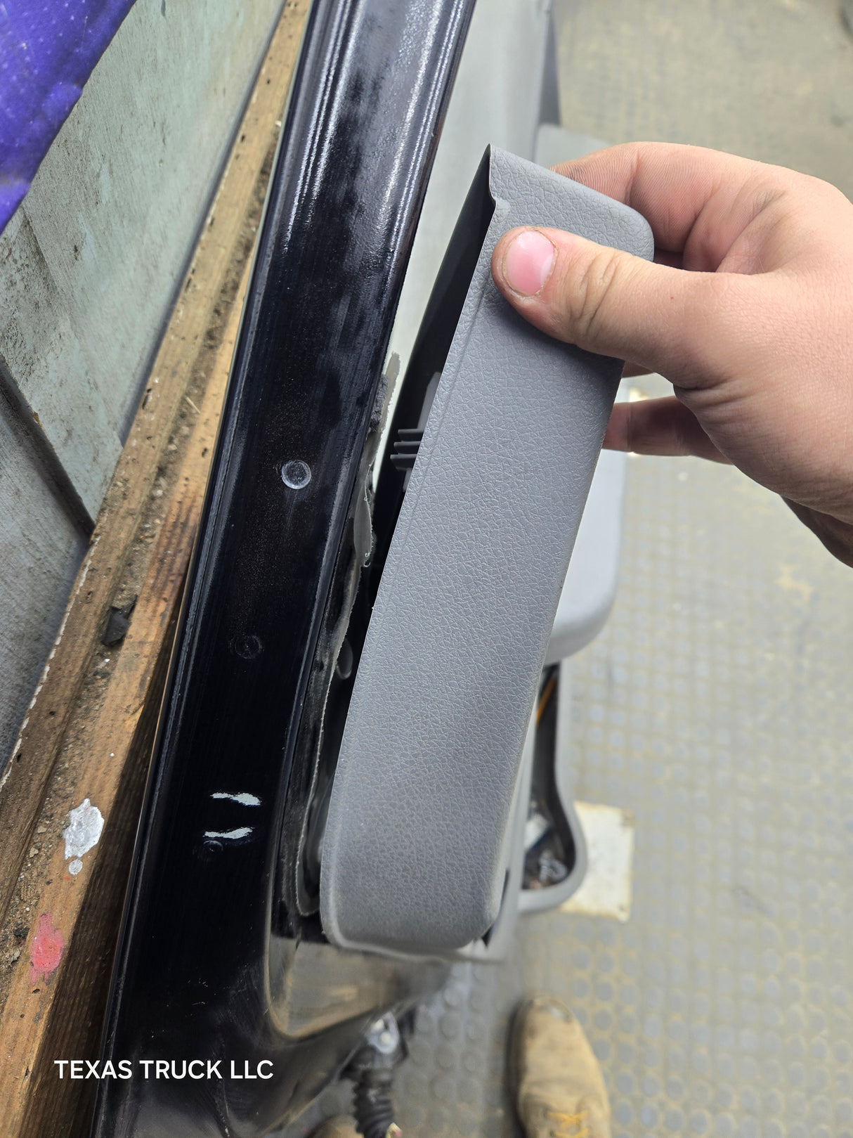 2004-2008 Ford F150 RH Passenger Front CREW Cab Door