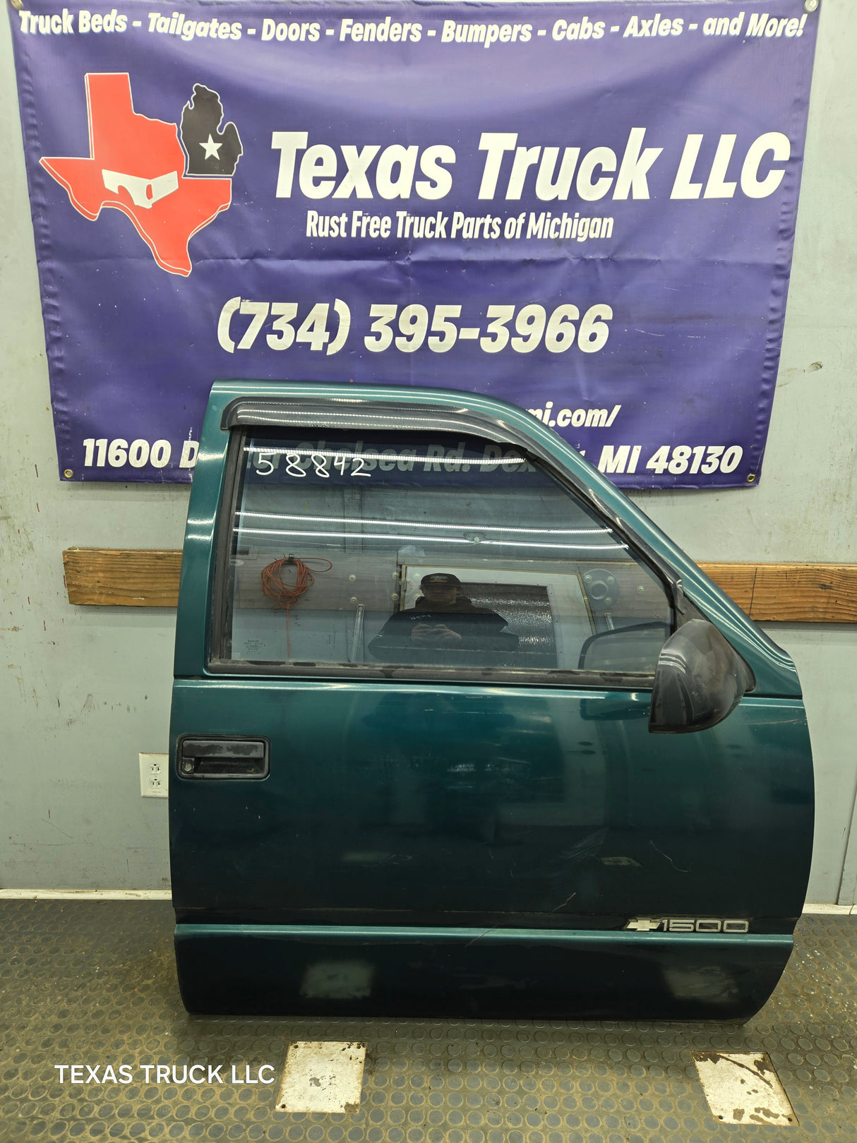 1988-2000 Chevrolet Silverado Suburban GMC Sierra RH Front Passenger Side Door
