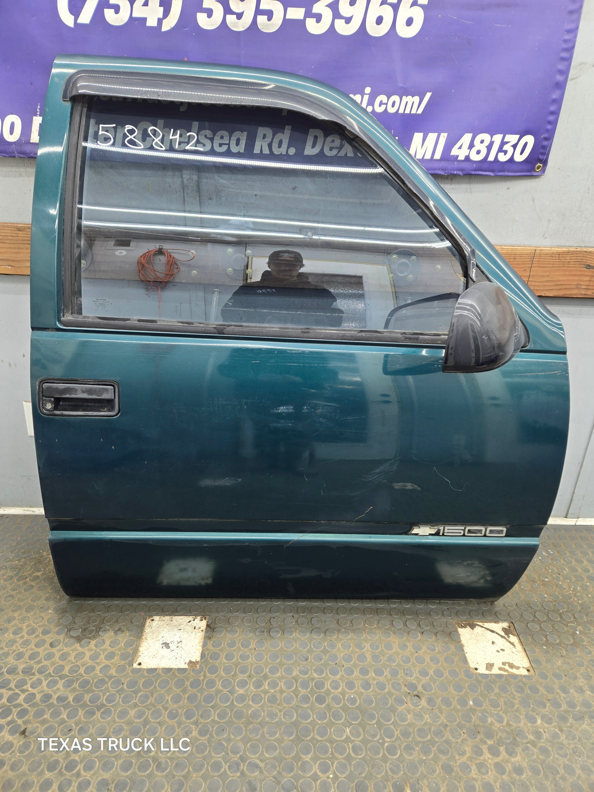 1988-2000 Chevrolet Silverado Suburban GMC Sierra RH Front Passenger Side Door