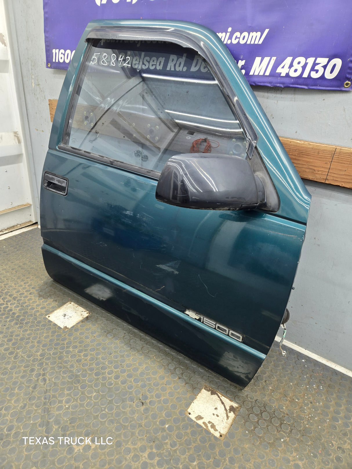 1988-2000 Chevrolet Silverado Suburban GMC Sierra RH Front Passenger Side Door