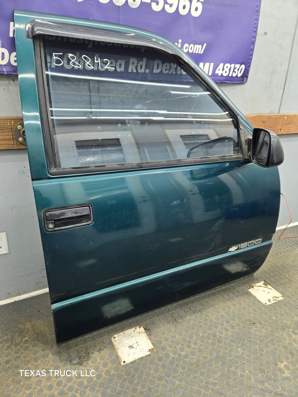 1988-2000 Chevrolet Silverado Suburban GMC Sierra RH Front Passenger Side Door