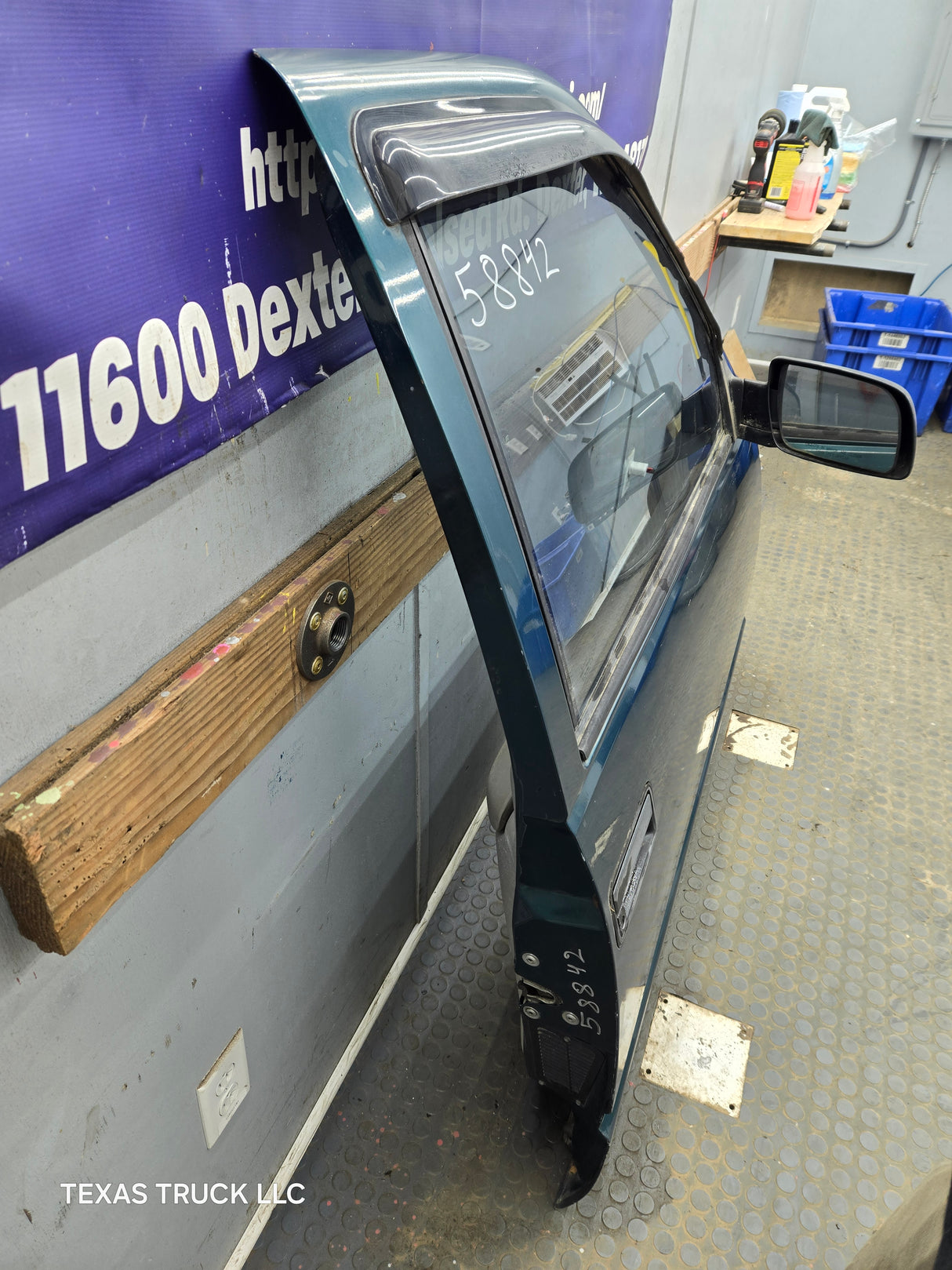 1988-2000 Chevrolet Silverado Suburban GMC Sierra RH Front Passenger Side Door