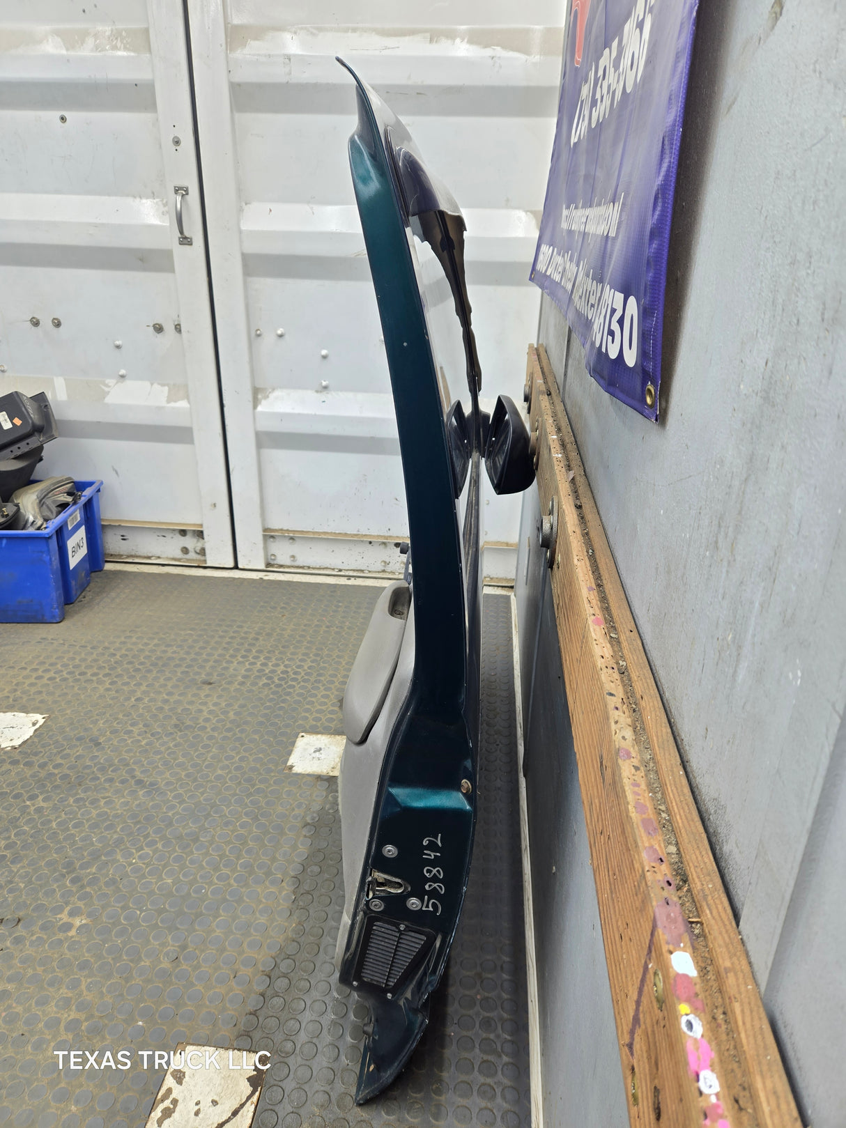 1988-2000 Chevrolet Silverado Suburban GMC Sierra RH Front Passenger Side Door