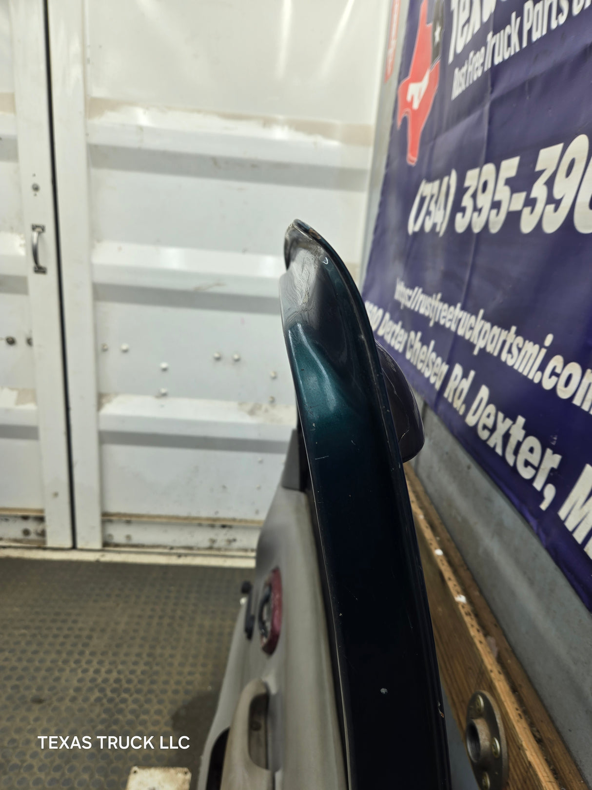 1988-2000 Chevrolet Silverado Suburban GMC Sierra RH Front Passenger Side Door