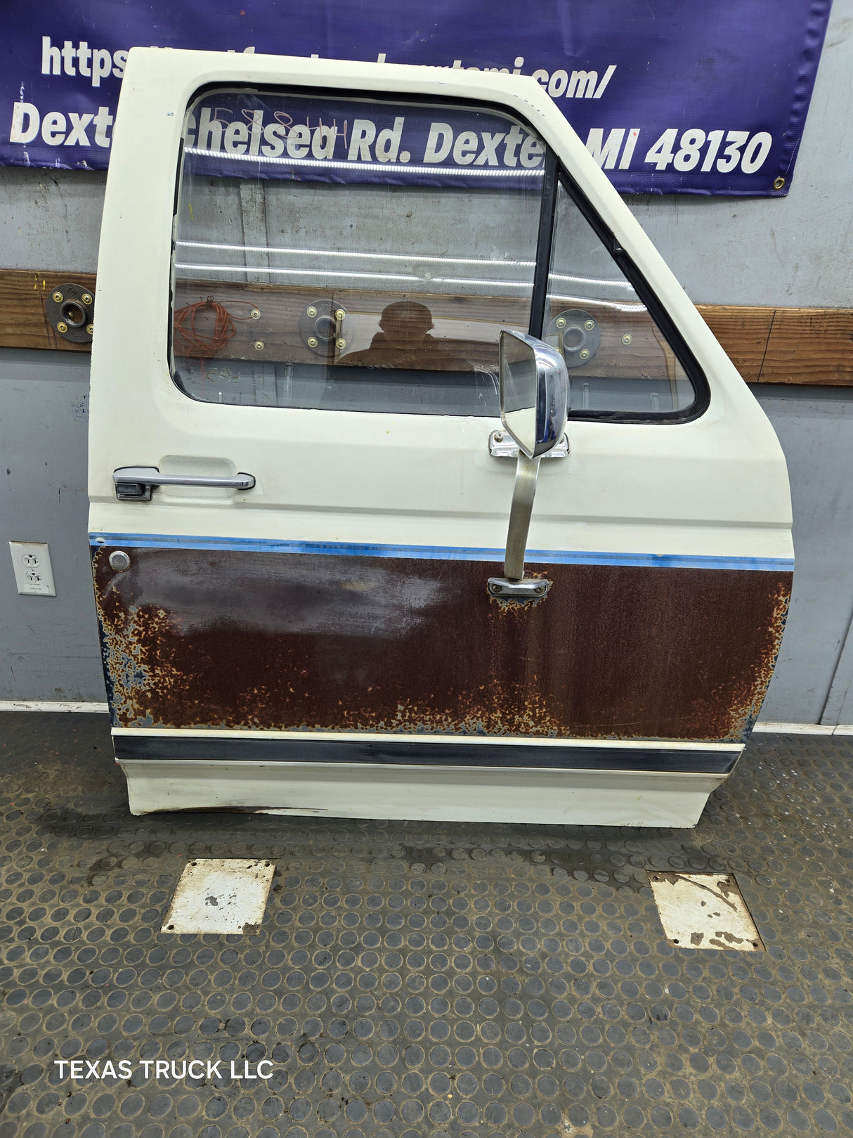 1980-1986 Ford F Series F250 F350 F450 F550 Passenger Side Front Door RH