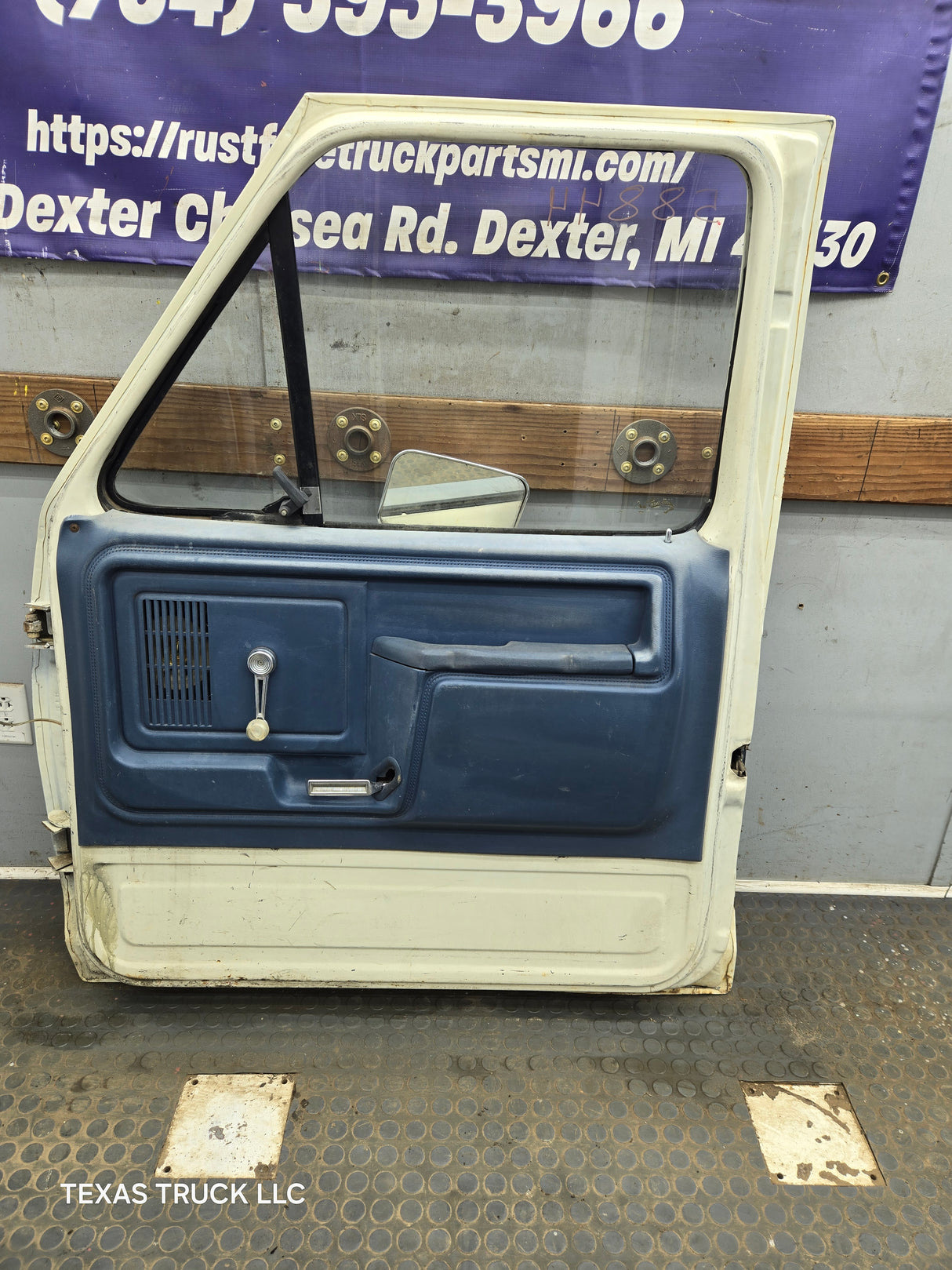 1980-1986 Ford F Series F250 F350 F450 F550 Passenger Side Front Door RH