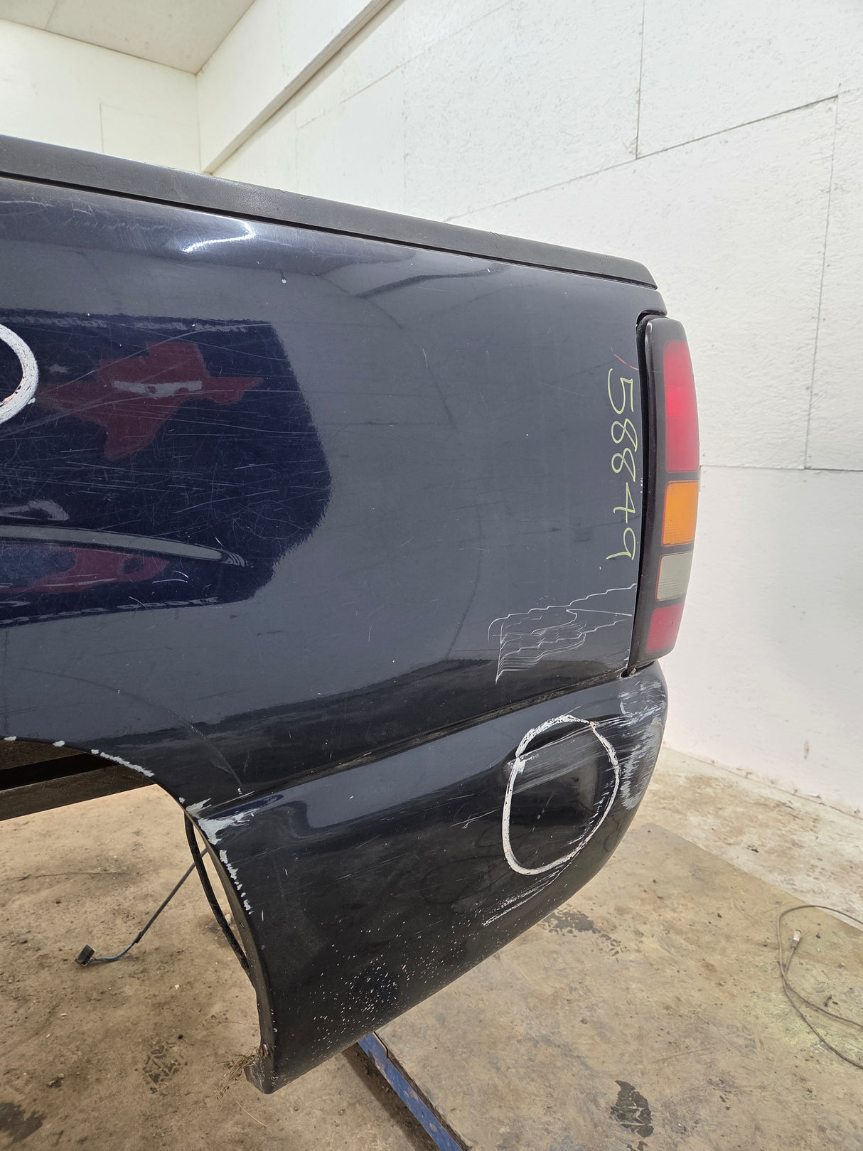 1999-2007 Chevrolet Silverado / GMC Sierra 1500 5' 8" Short Truck Bed