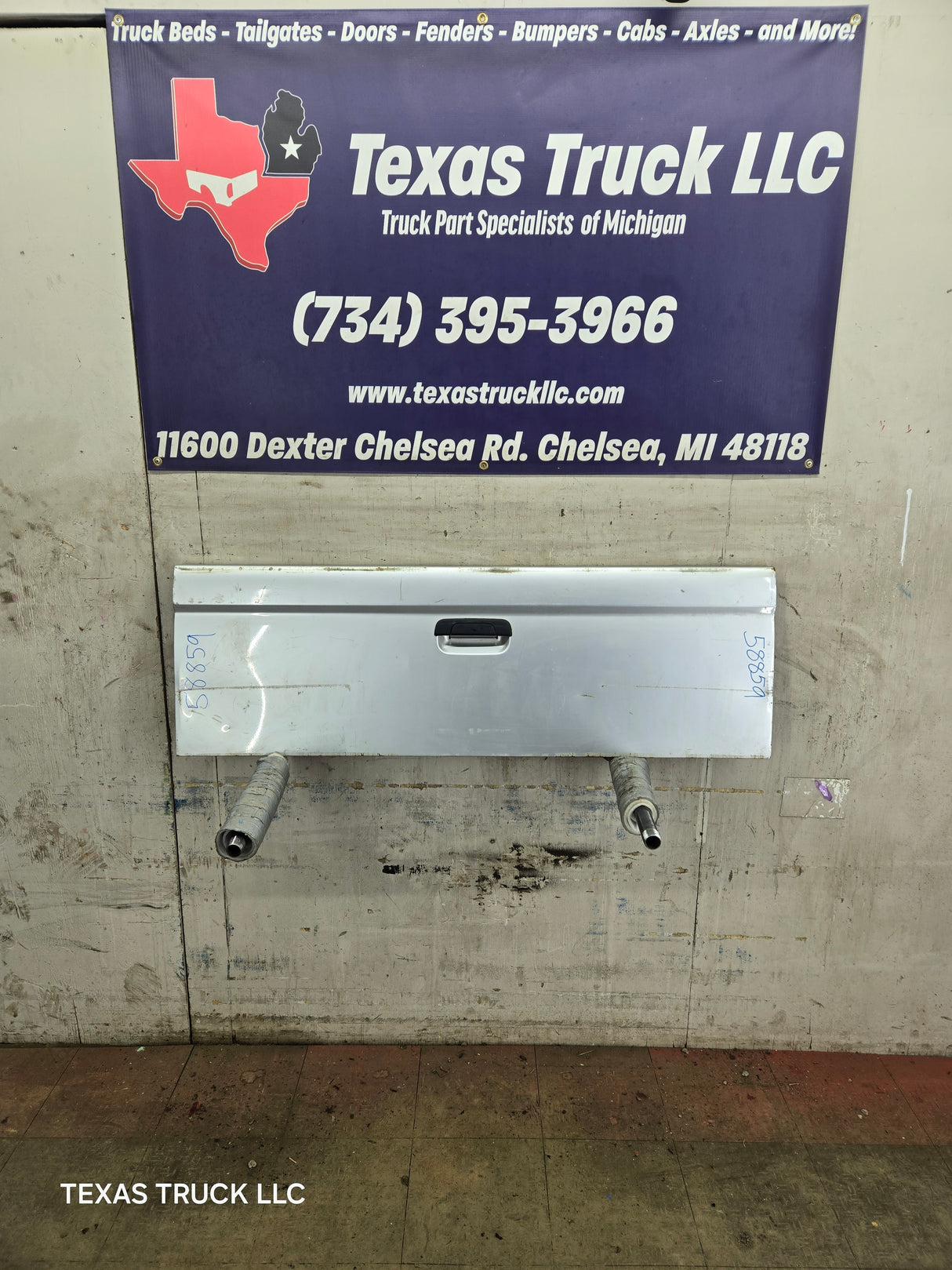 1995-2004 Toyota Tacoma Tailgate - Silver