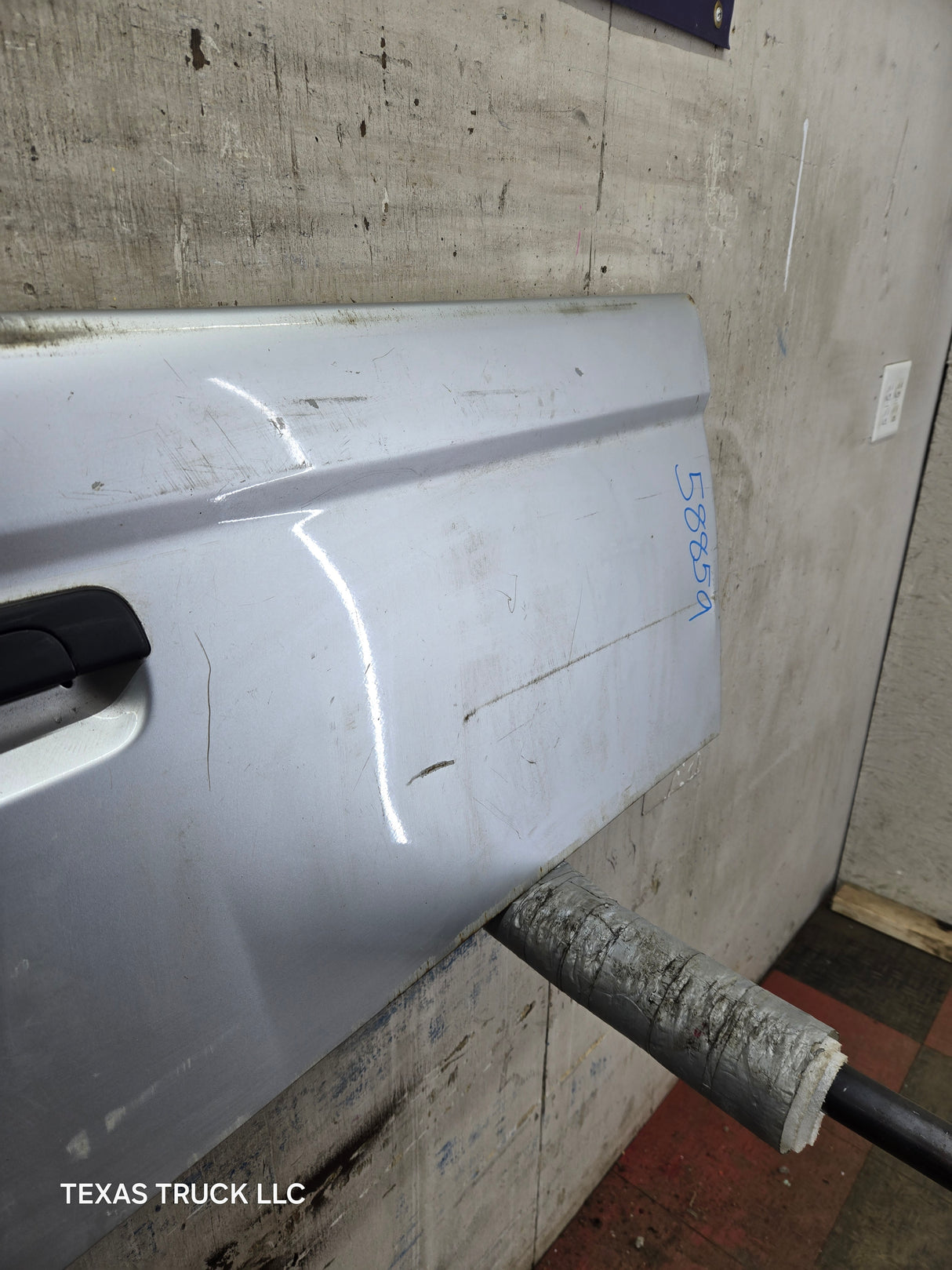 1995-2004 Toyota Tacoma Tailgate - Silver