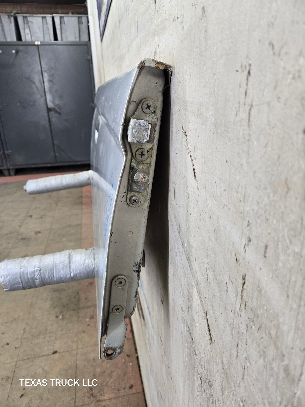 1995-2004 Toyota Tacoma Tailgate - Silver