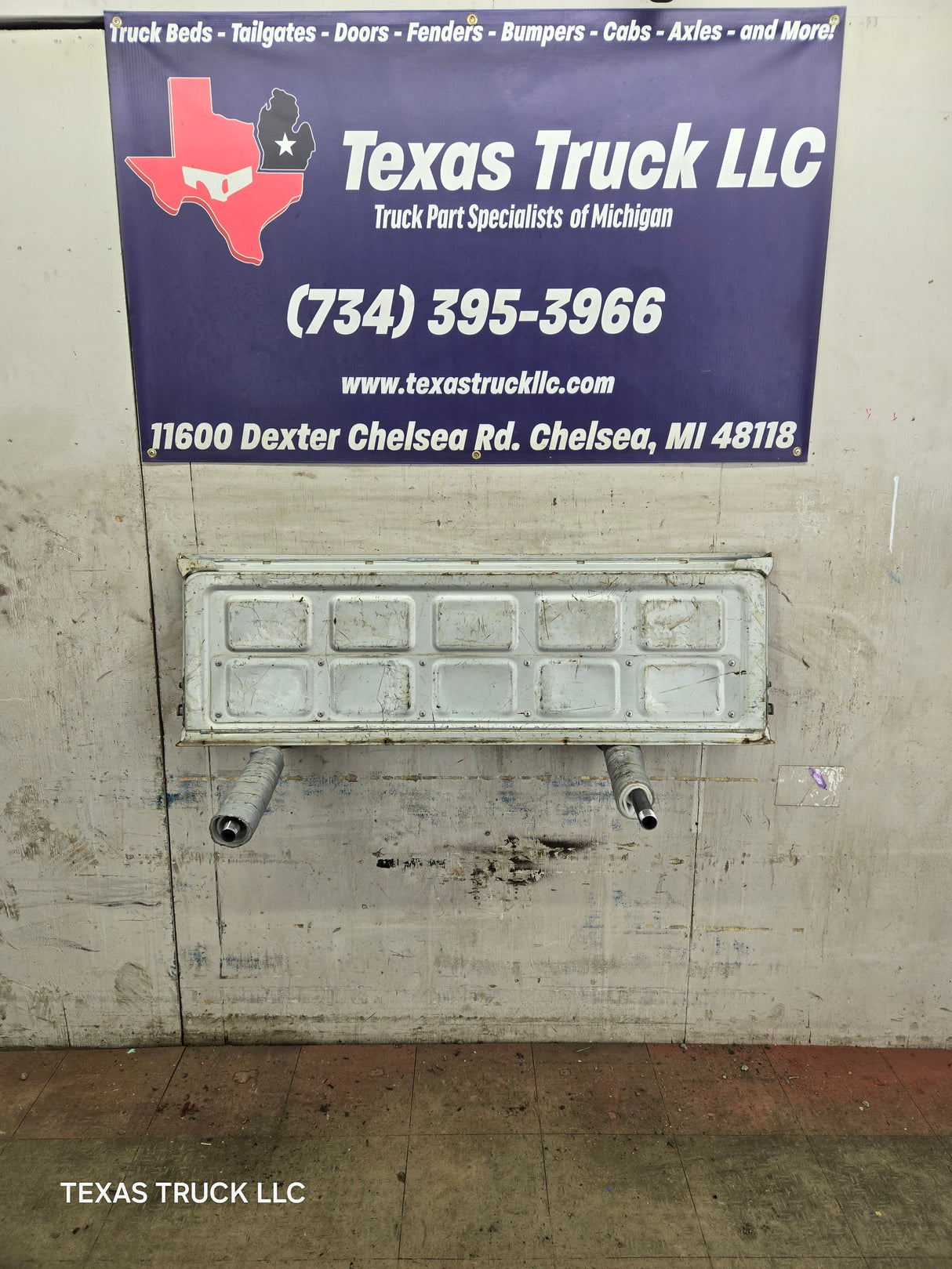 1995-2004 Toyota Tacoma Tailgate - Silver