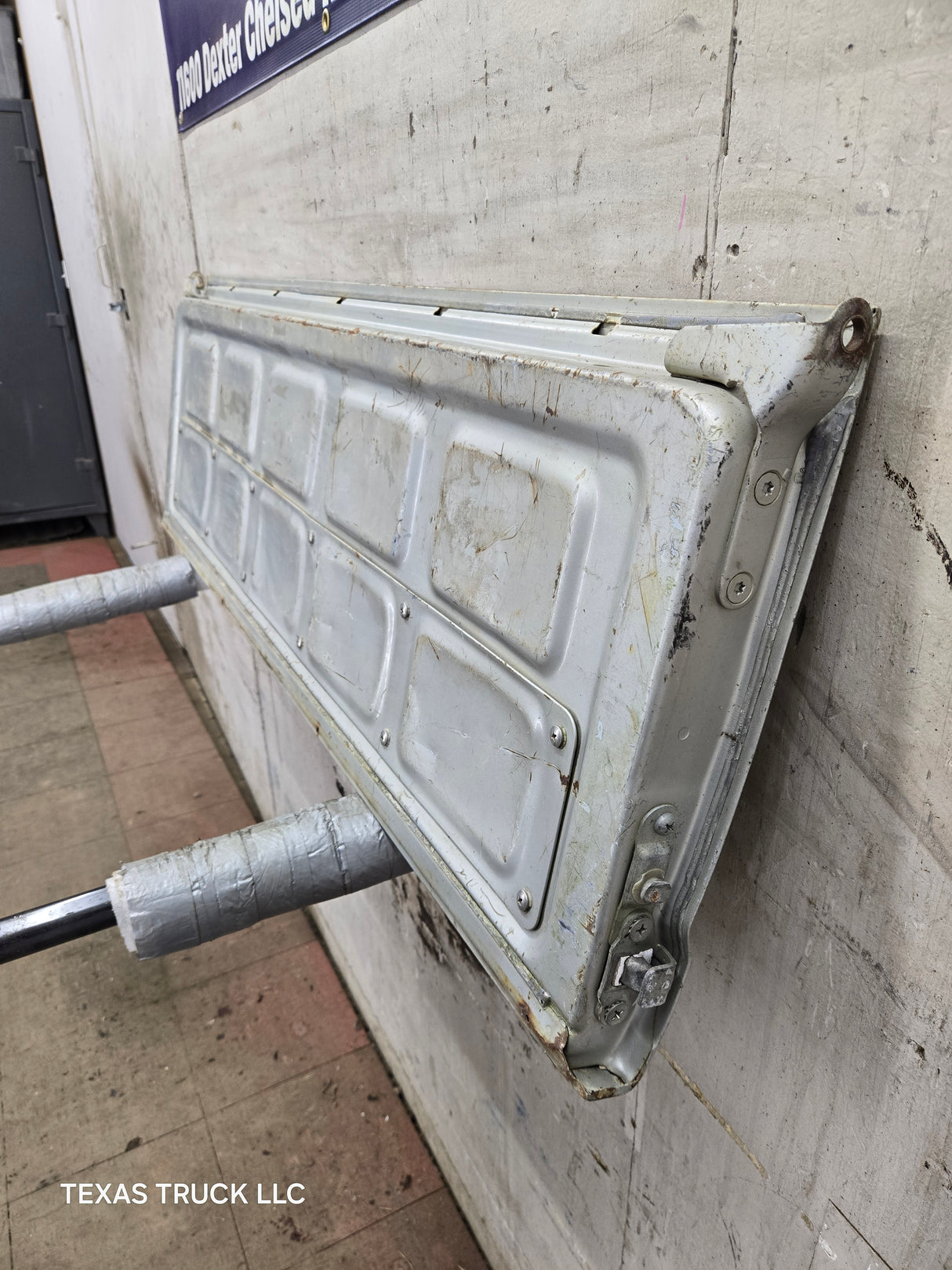 1995-2004 Toyota Tacoma Tailgate - Silver
