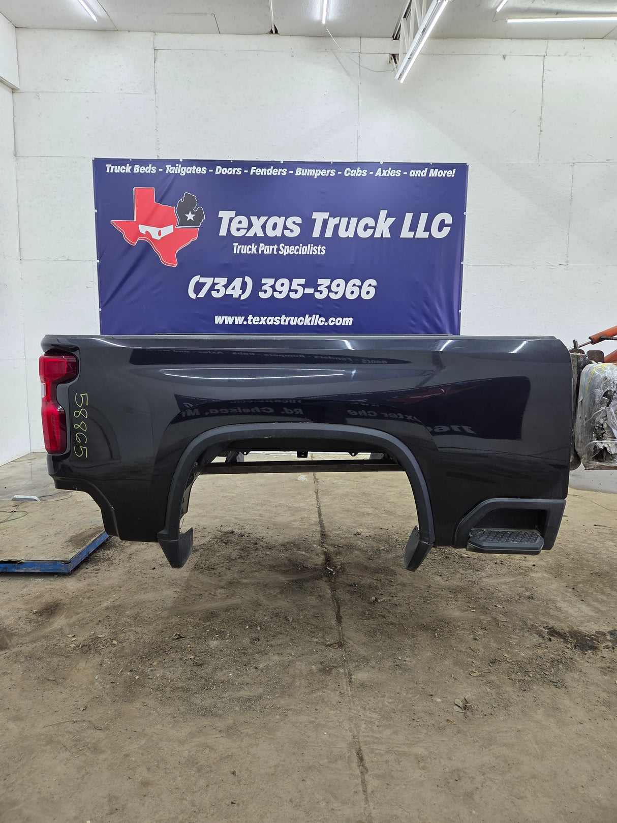 2019-2025 Chevrolet Silverado 2500 3500 HD 6' 6" Short Truck Bed - Dark Blue