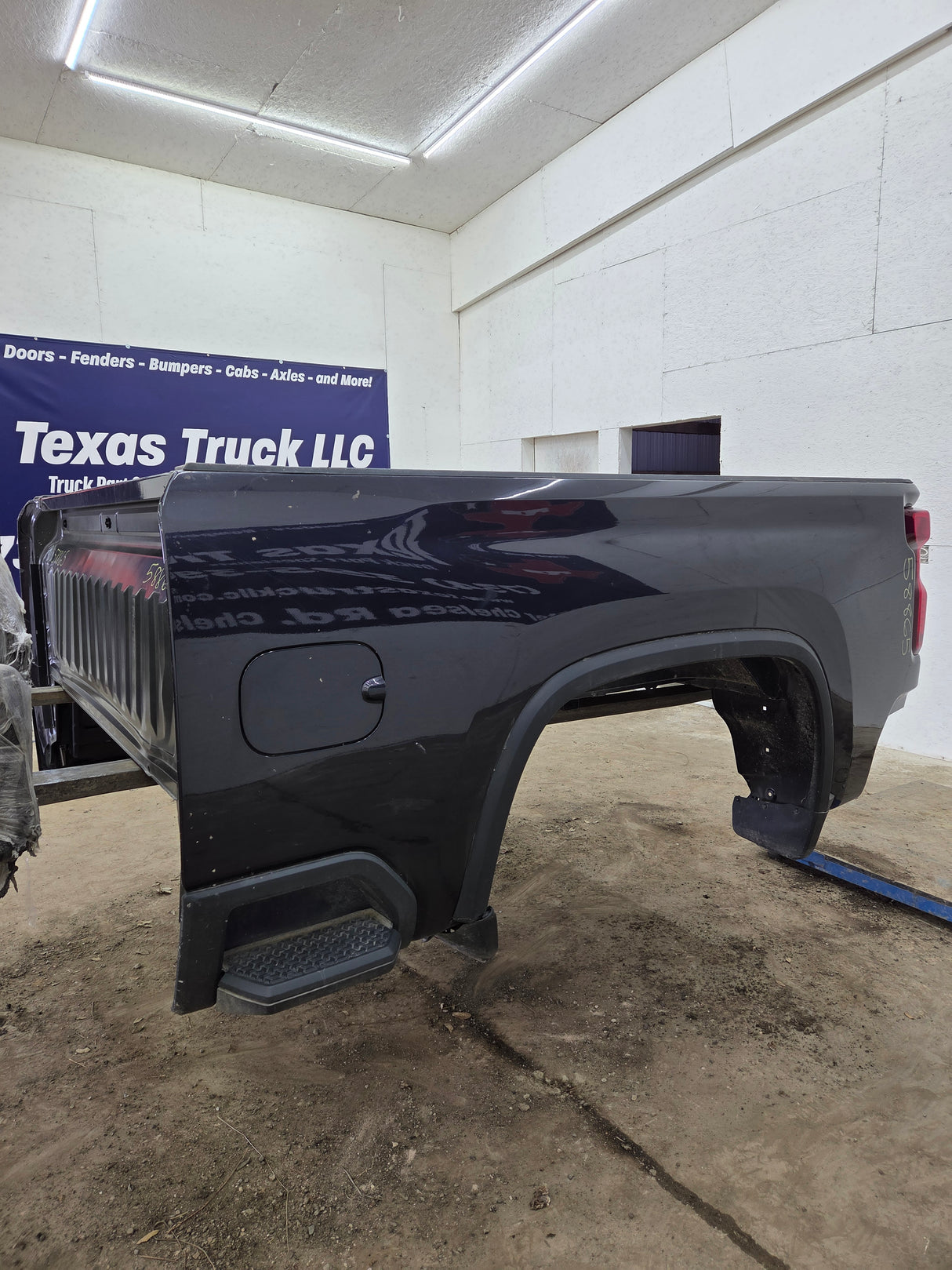 2019-2025 Chevrolet Silverado 2500 3500 HD 6' 6" Short Truck Bed - Dark Blue