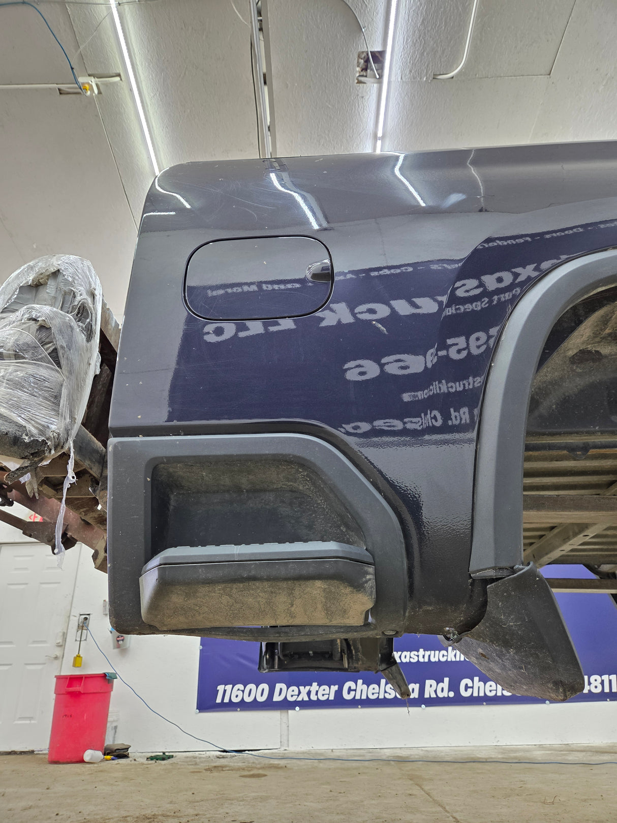 2019-2025 Chevrolet Silverado 2500 3500 HD 6' 6" Short Truck Bed - Dark Blue