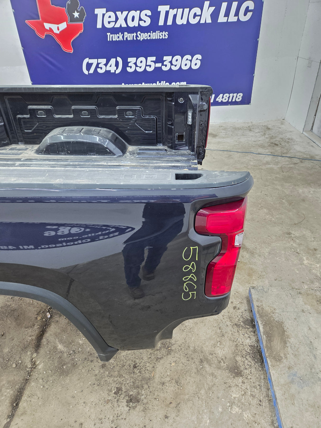 2019-2025 Chevrolet Silverado 2500 3500 HD 6' 6" Short Truck Bed - Dark Blue