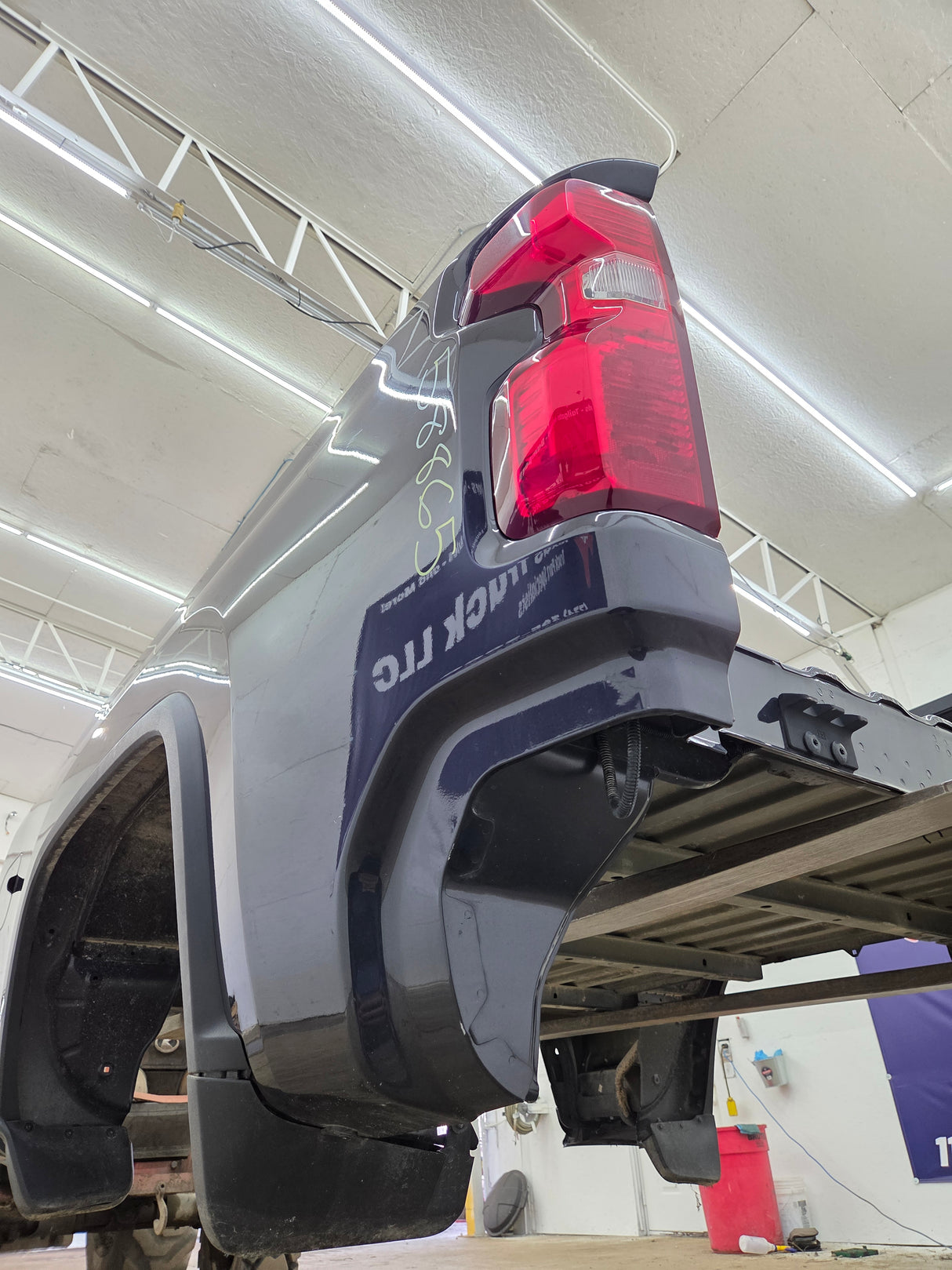 2019-2025 Chevrolet Silverado 2500 3500 HD 6' 6" Short Truck Bed - Dark Blue