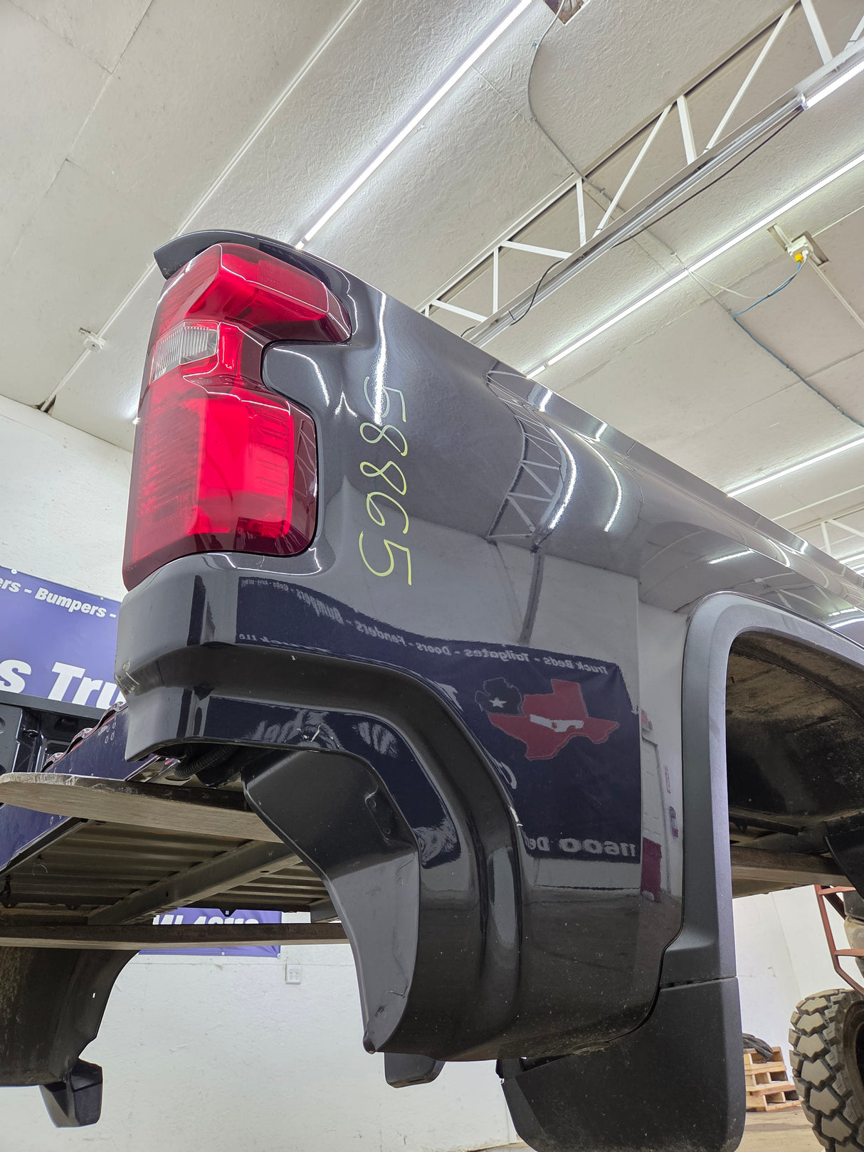 2019-2025 Chevrolet Silverado 2500 3500 HD 6' 6" Short Truck Bed - Dark Blue