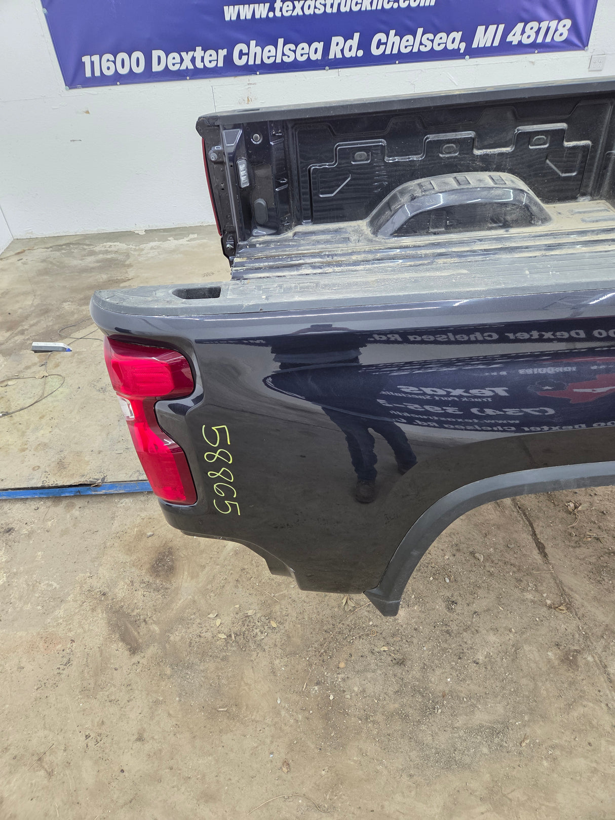 2019-2025 Chevrolet Silverado 2500 3500 HD 6' 6" Short Truck Bed - Dark Blue