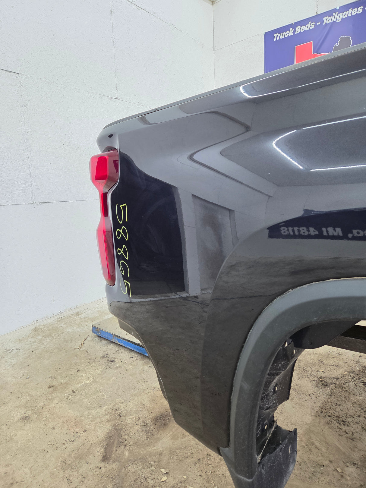 2019-2025 Chevrolet Silverado 2500 3500 HD 6' 6" Short Truck Bed - Dark Blue