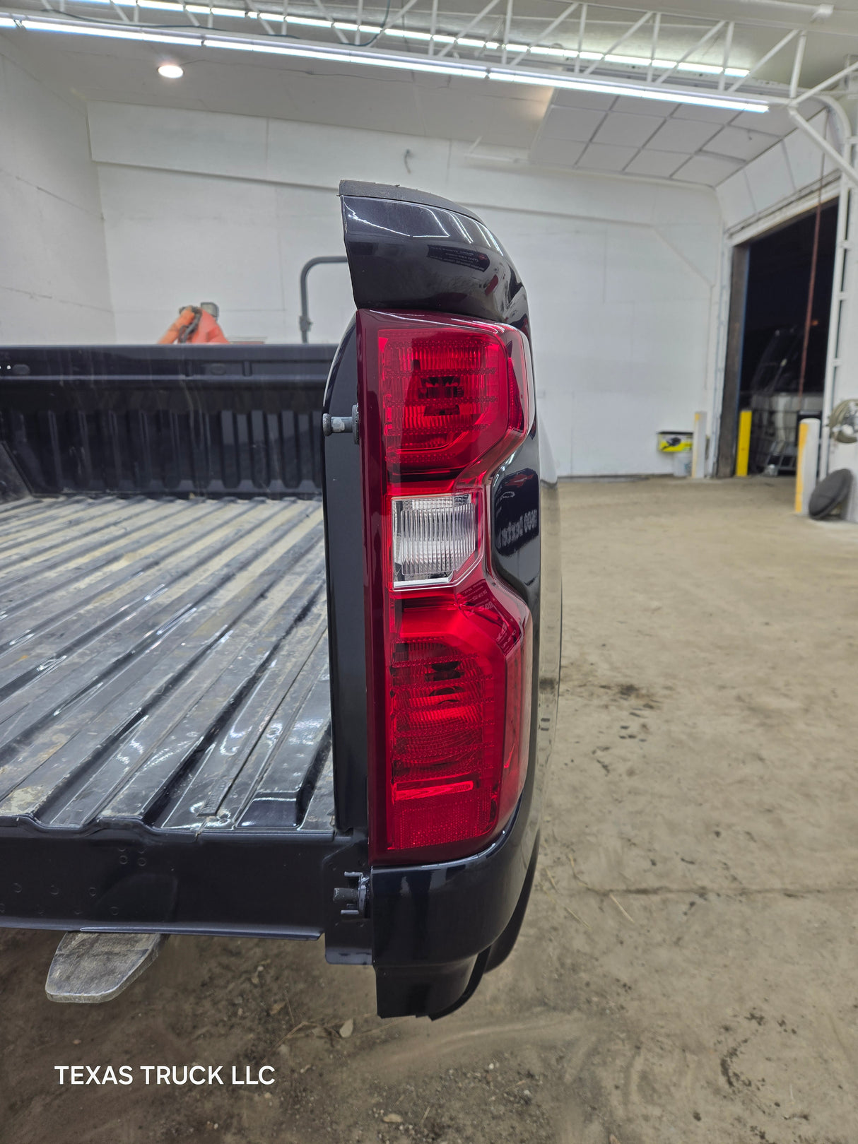 2019-2025 Chevrolet Silverado 2500 3500 HD 6' 6" Short Truck Bed